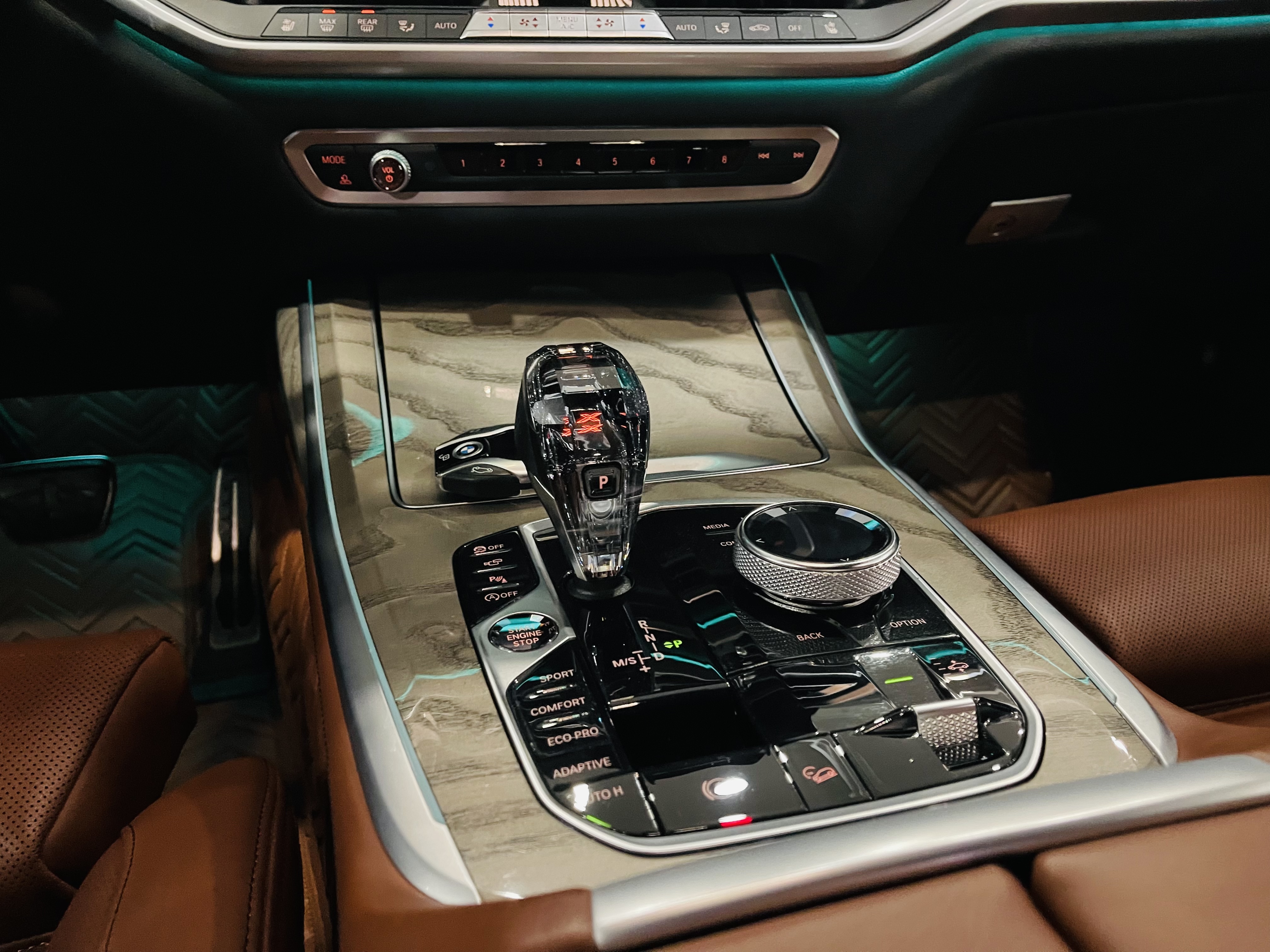 BMW X7 2020 car image #10