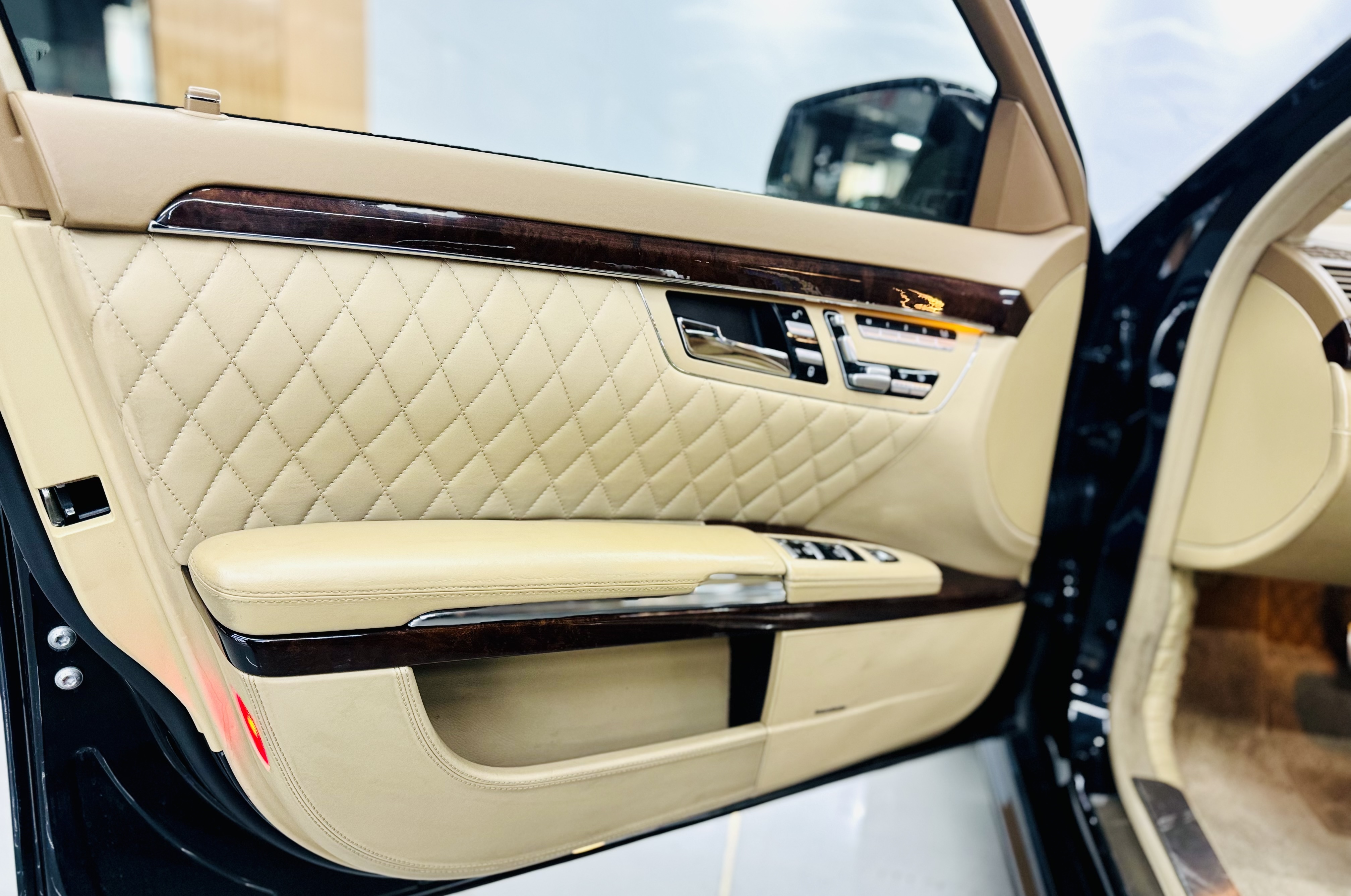 Mercedes-Benz S AMG 2010 car image #10