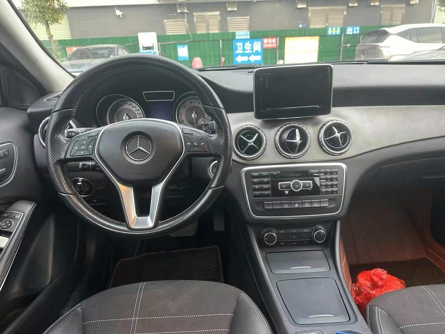 Mercedes-Benz GLA Class (Imported) 2015 #10 Mercedes-Benz GLA Class (Imported) 2015 car image #10