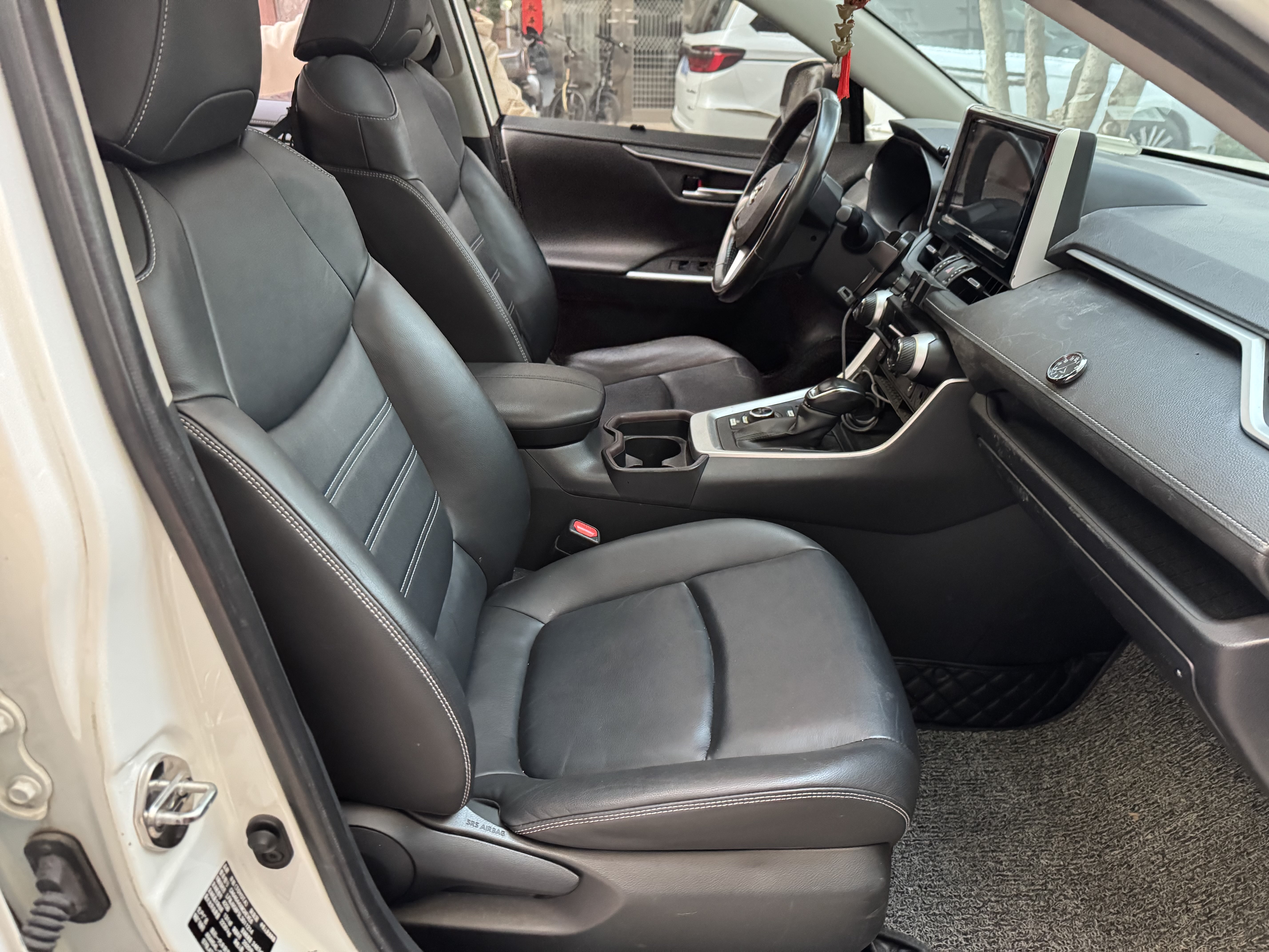 Toyota RAV4 2020 car image #10