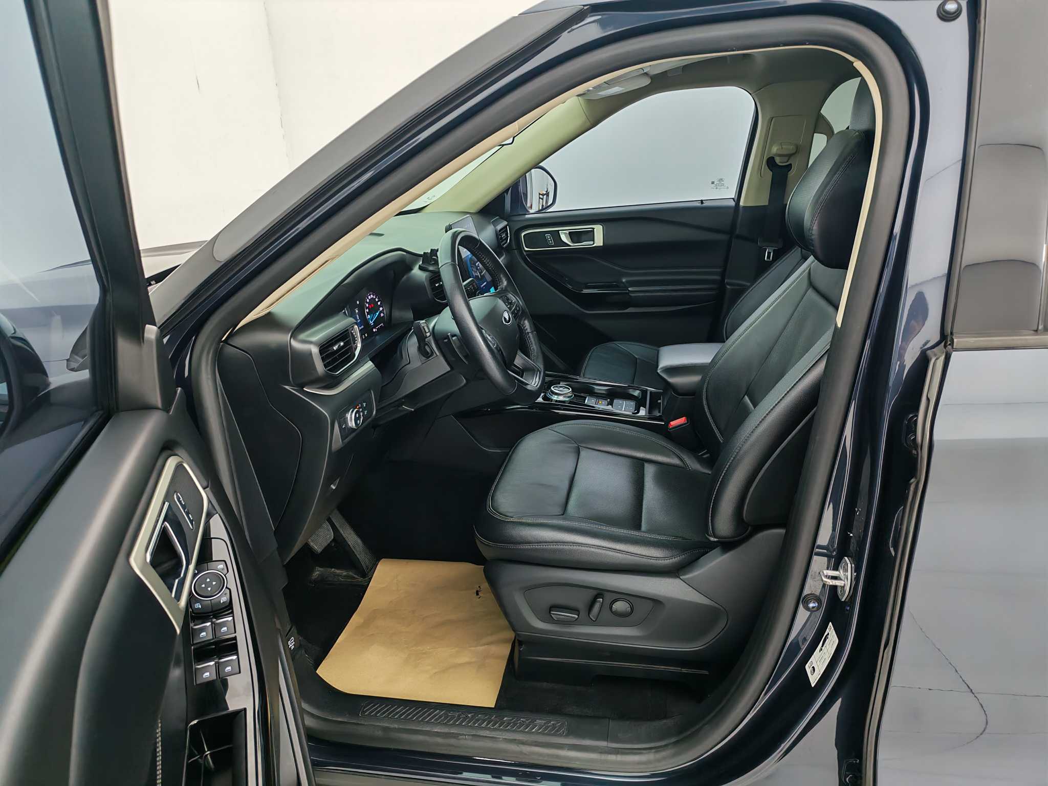 Ford Explorer 2022 car image #10