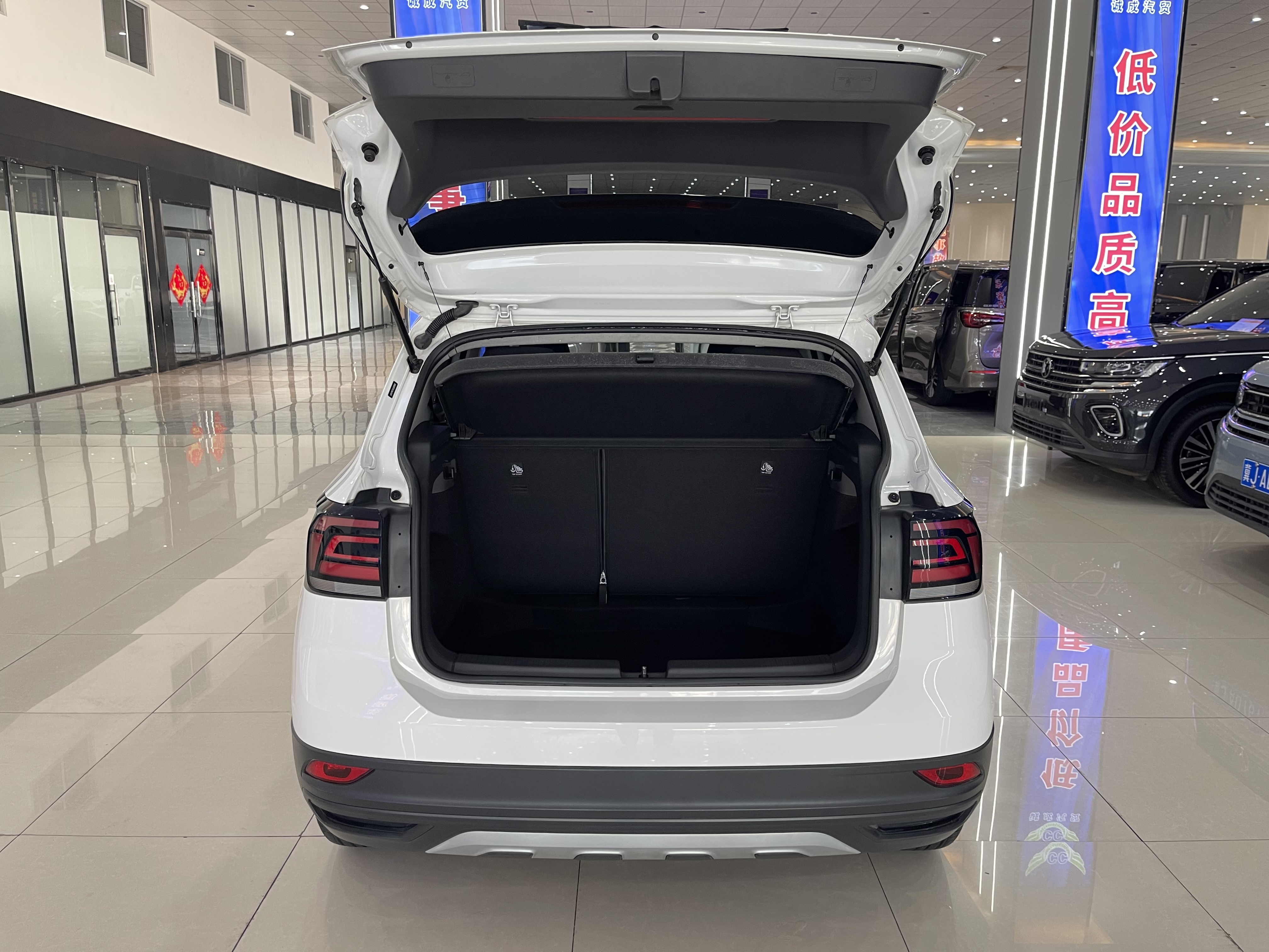 Volkswagen T-Cross 2021 #10 Volkswagen T-Cross 2021 car image #10