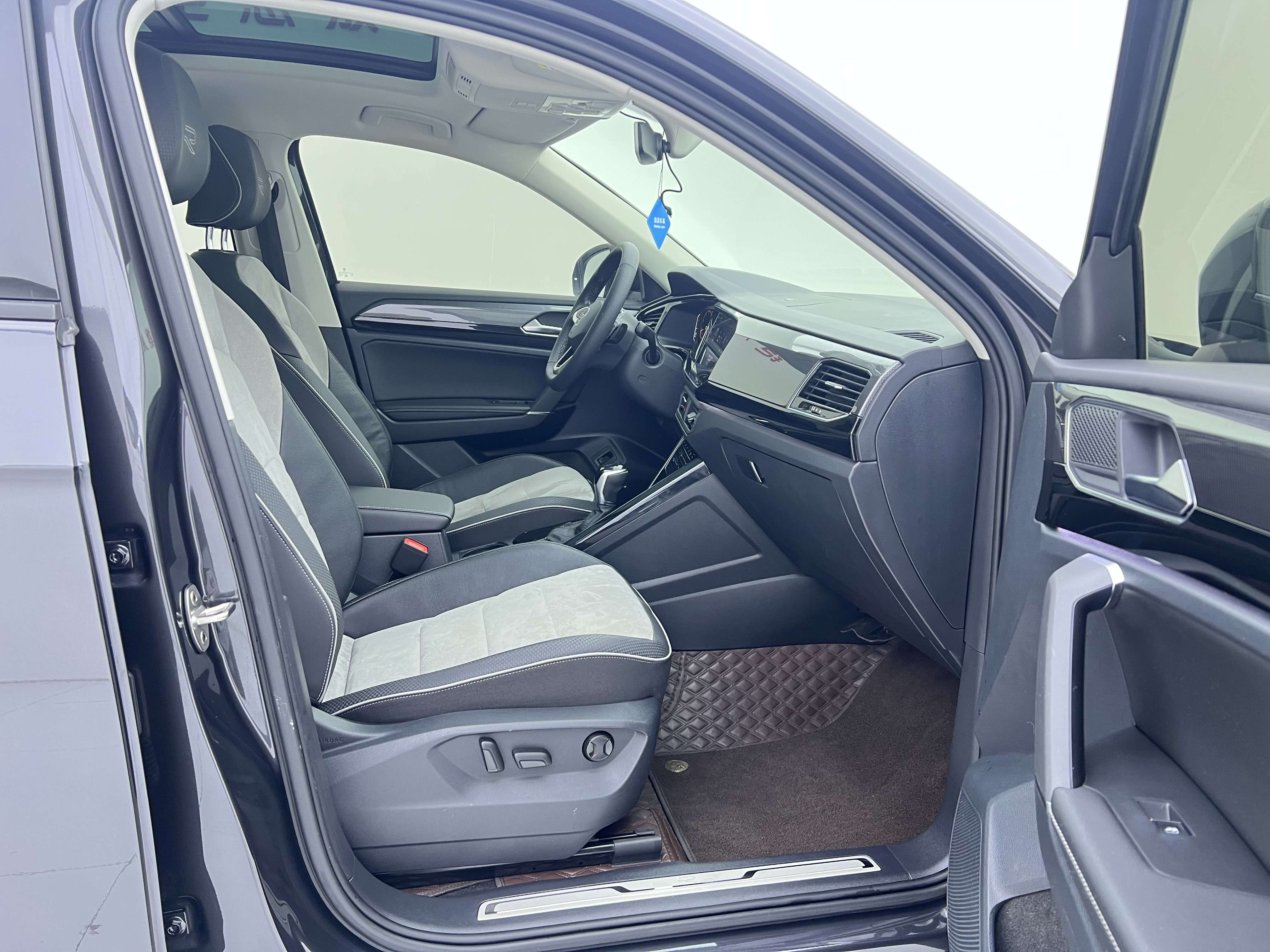 Volkswagen Tayron X 2021 car image #10