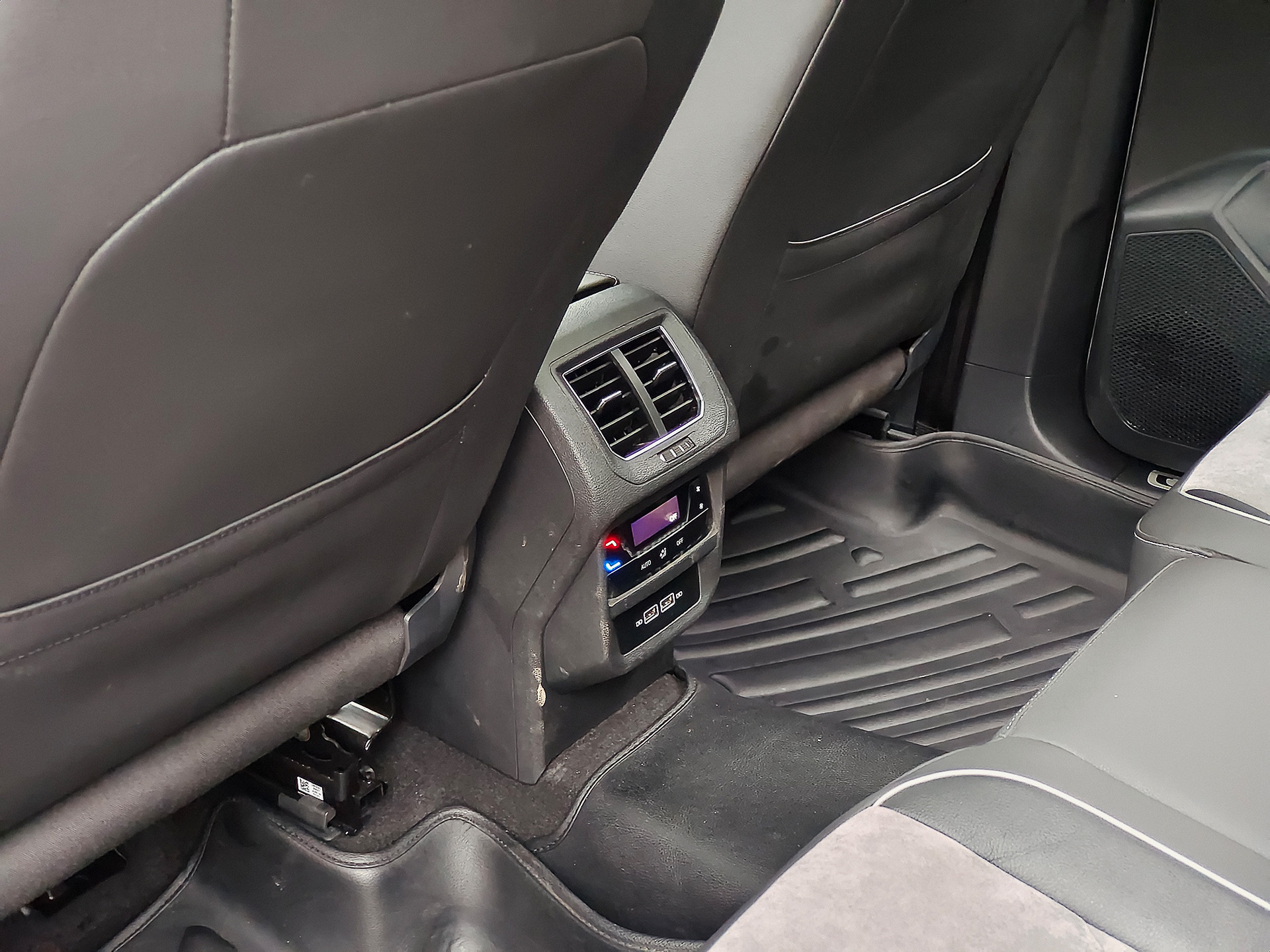 Volkswagen Tayron X 2022 car image #10