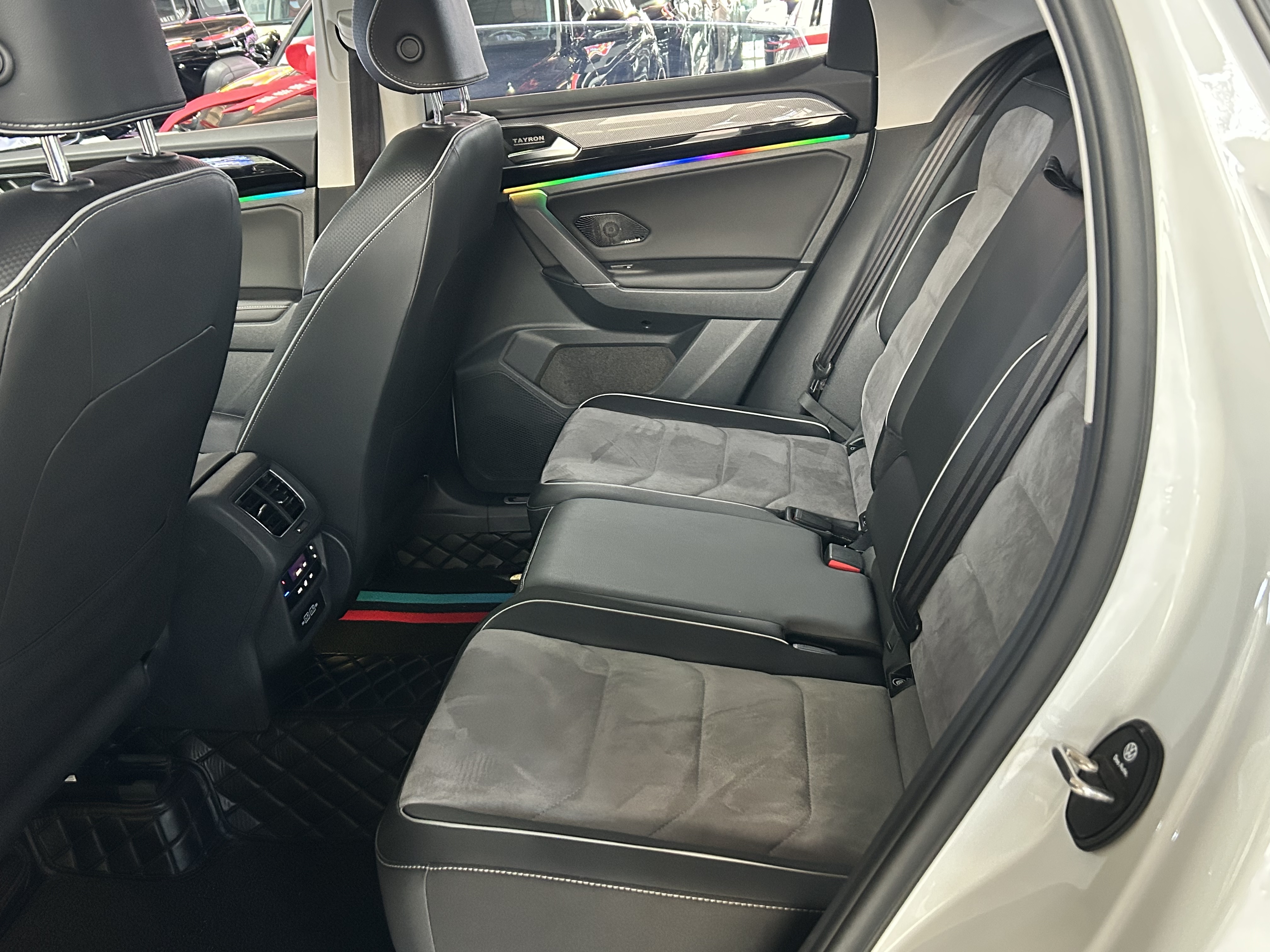 Volkswagen Tayron X 2023 immagine di auto #10