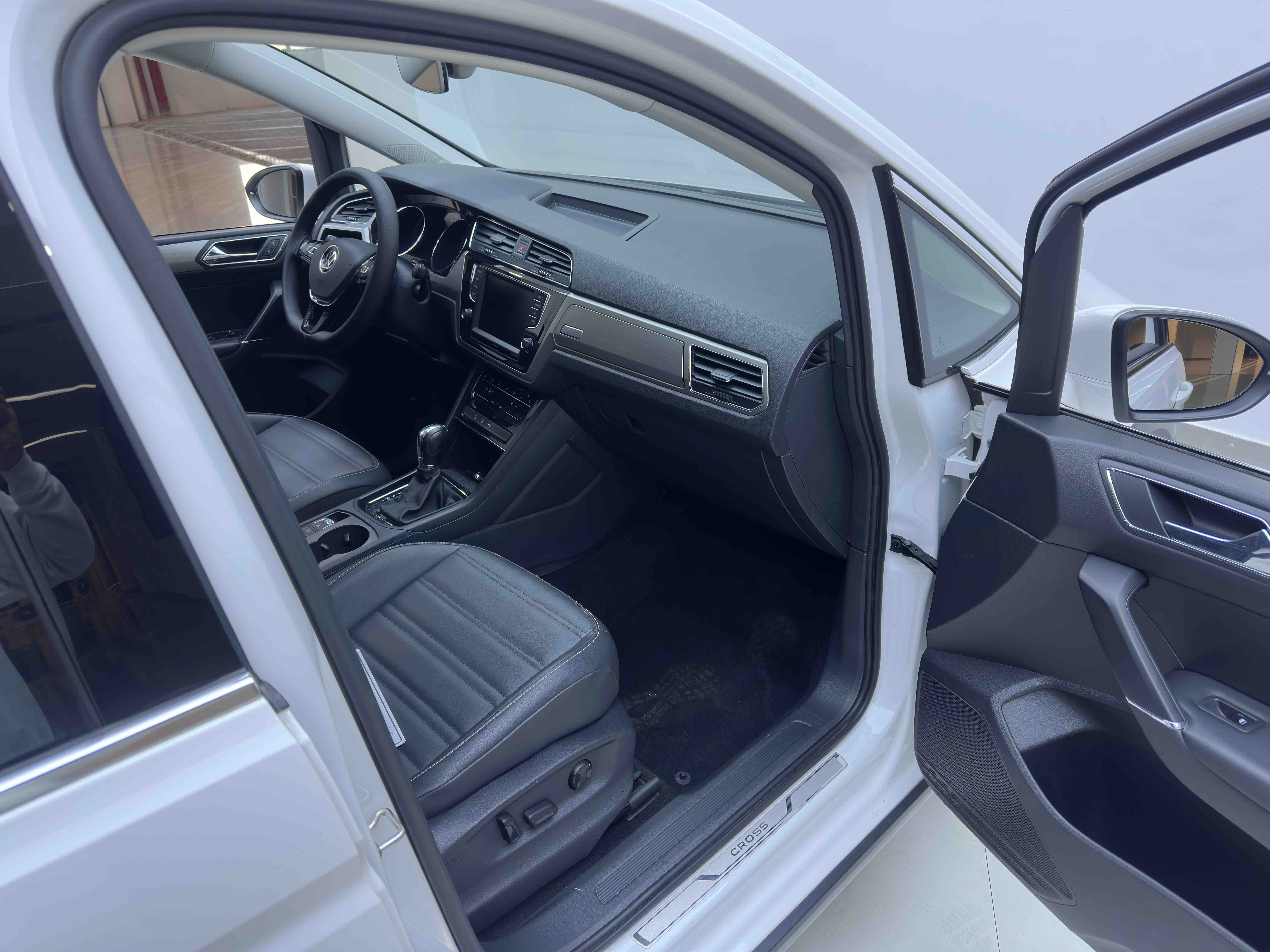 Volkswagen Touran 2022 #10 Volkswagen Touran 2022 car image #10