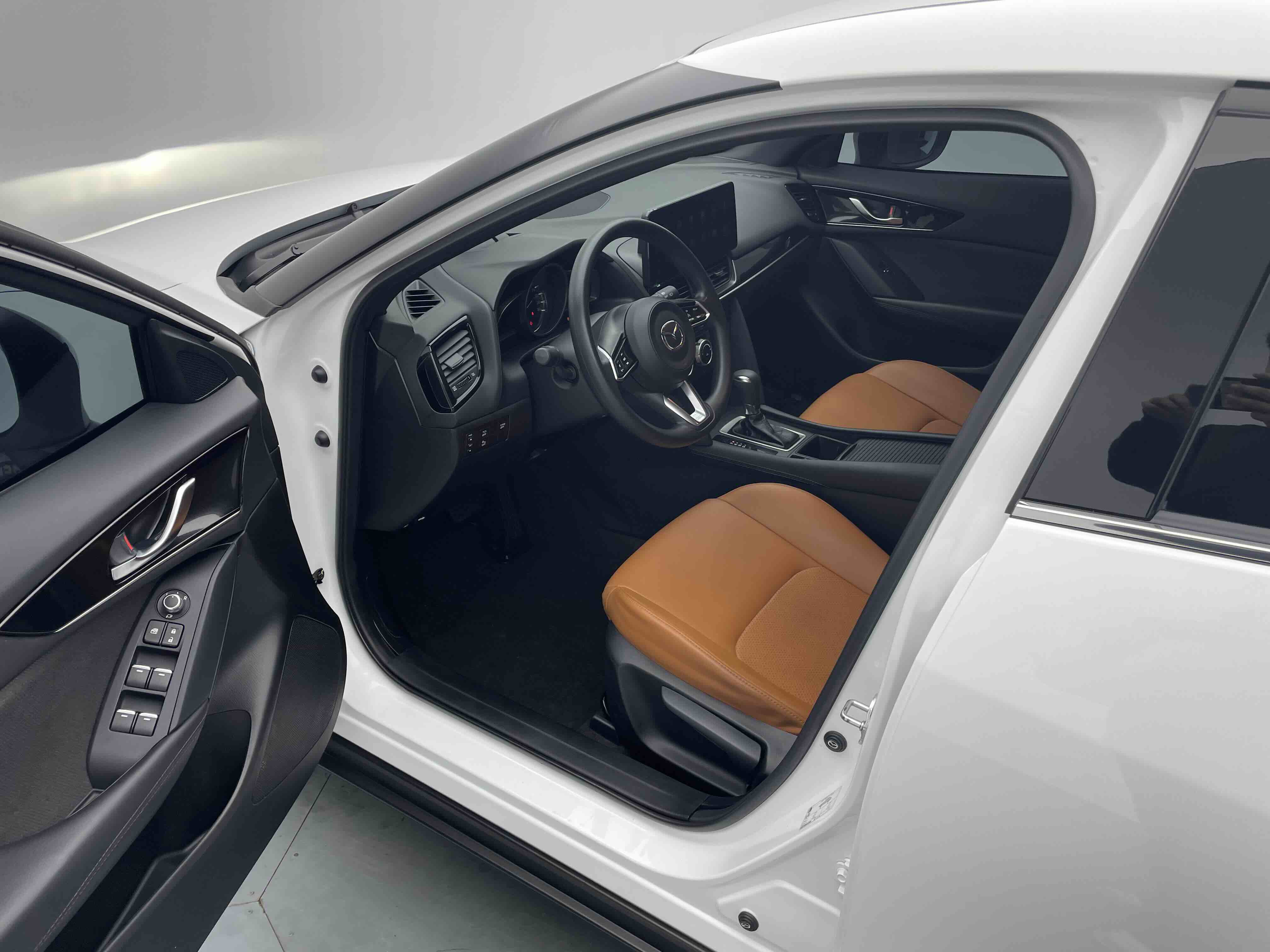 Mazda CX-4 2023 car image #10