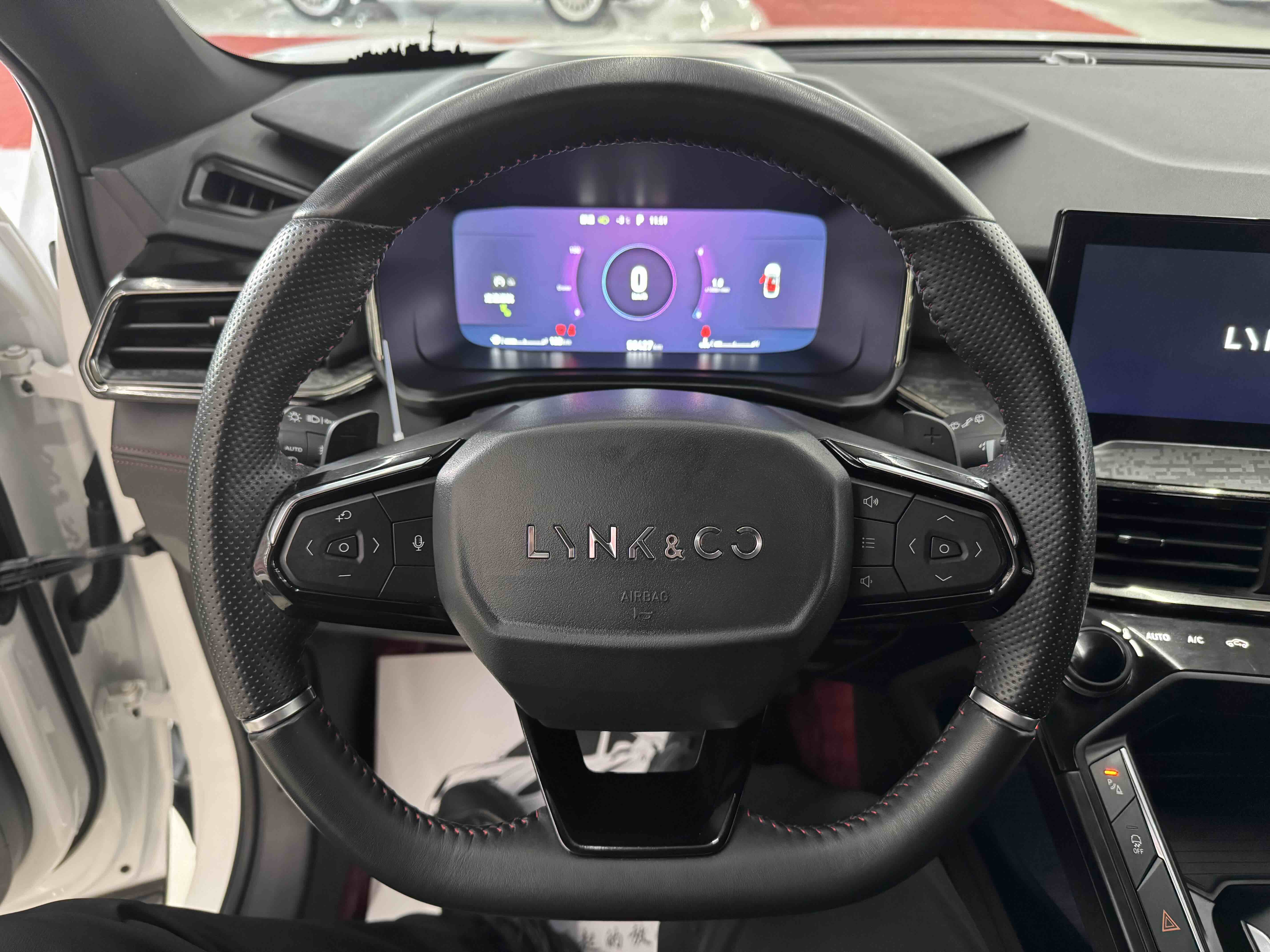 Lynk & Co 06 2021 car image #10