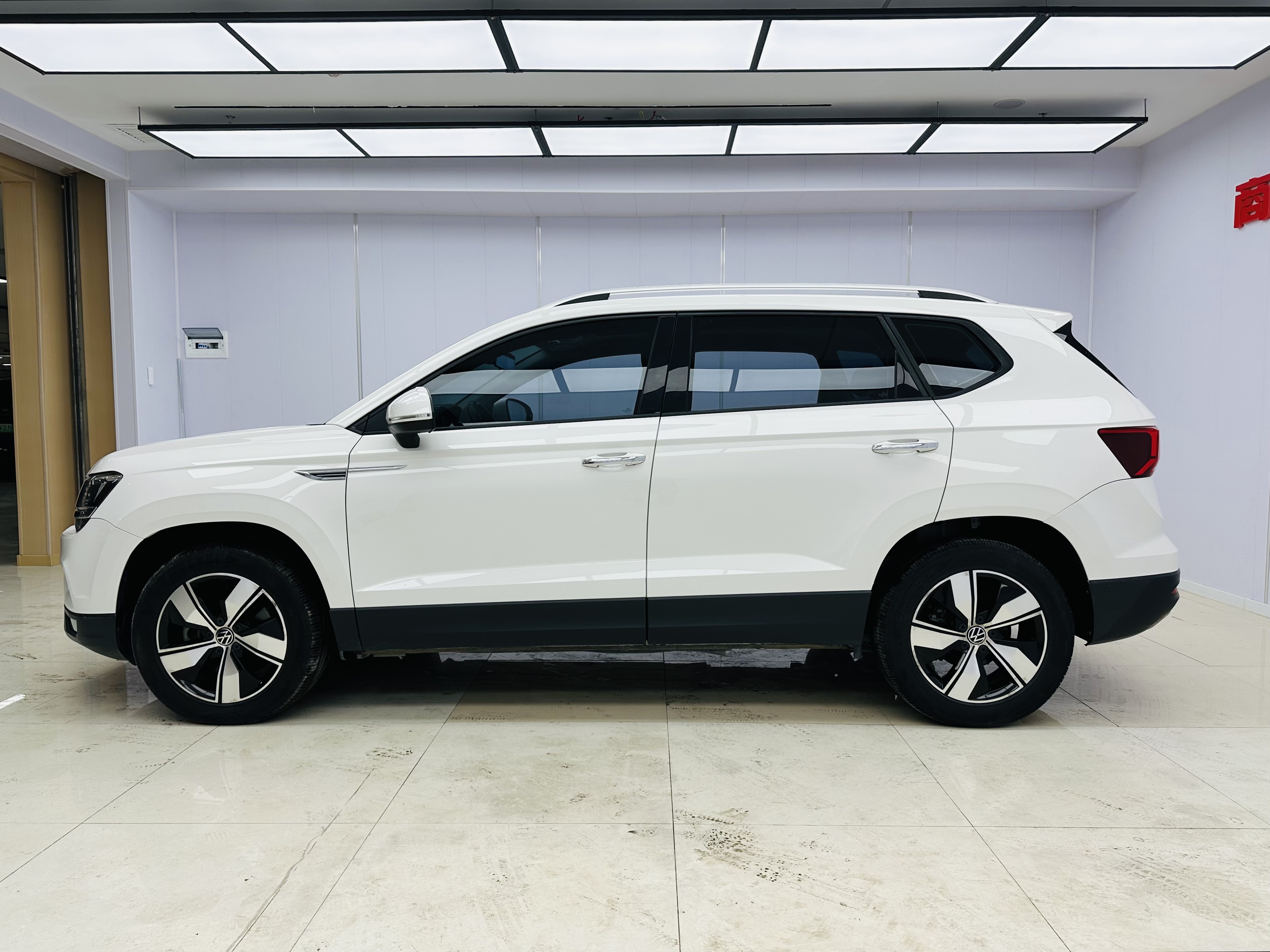 Volkswagen Tharu 2022 car image #10