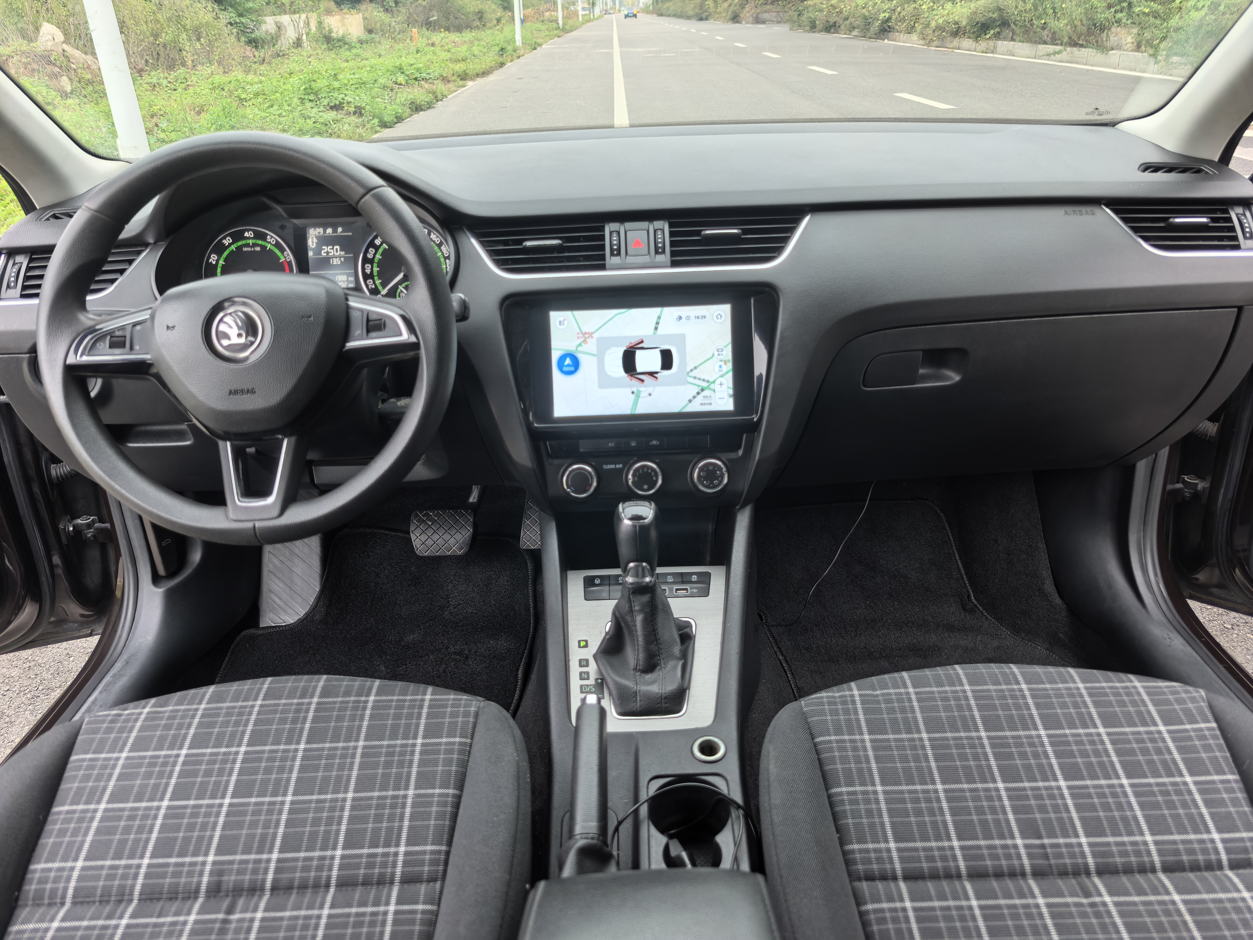 Skoda Octavia 2020 car image #10