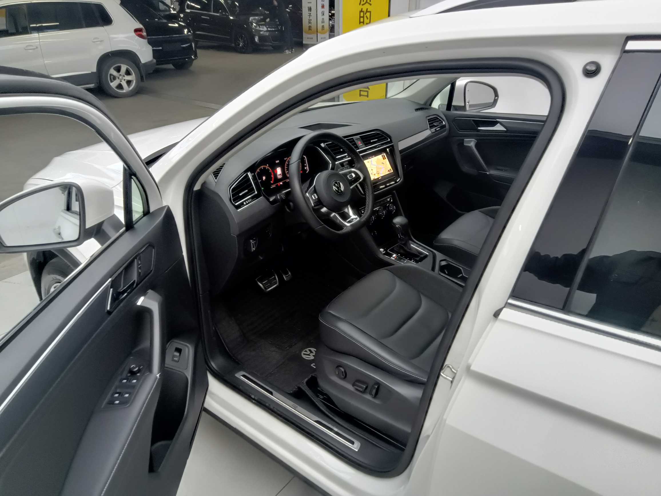Volkswagen Tiguan L 2021 #10 Volkswagen Tiguan L 2021 car image #10