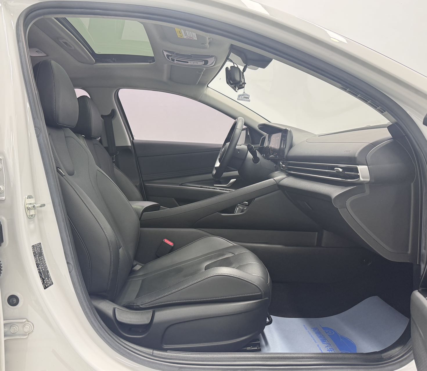 Hyundai Elantra 2021 immagine di auto #10