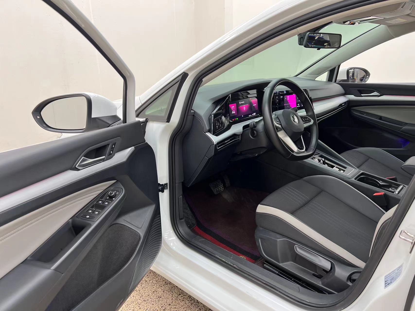 Volkswagen Golf 2022 car image #10