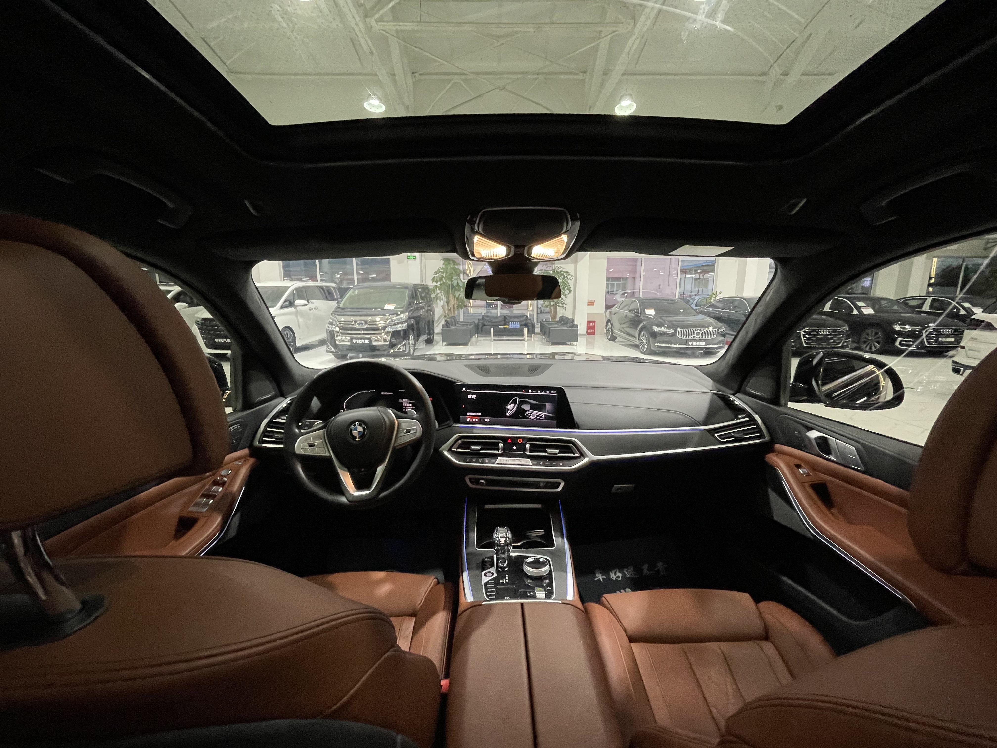 BMW X7 M60i 2021 car image #10