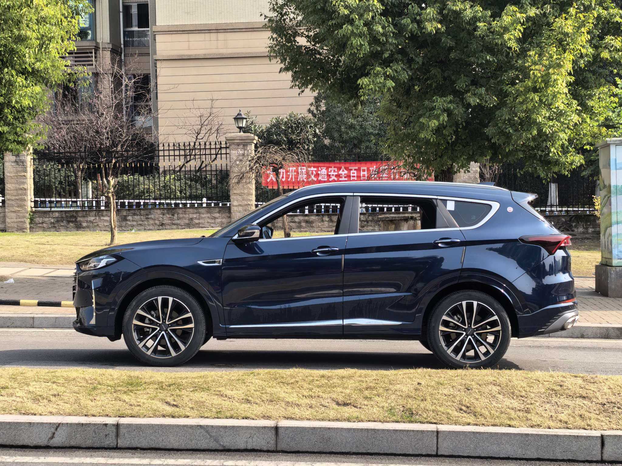 Jetour X70 PLUS 2022 car image #10