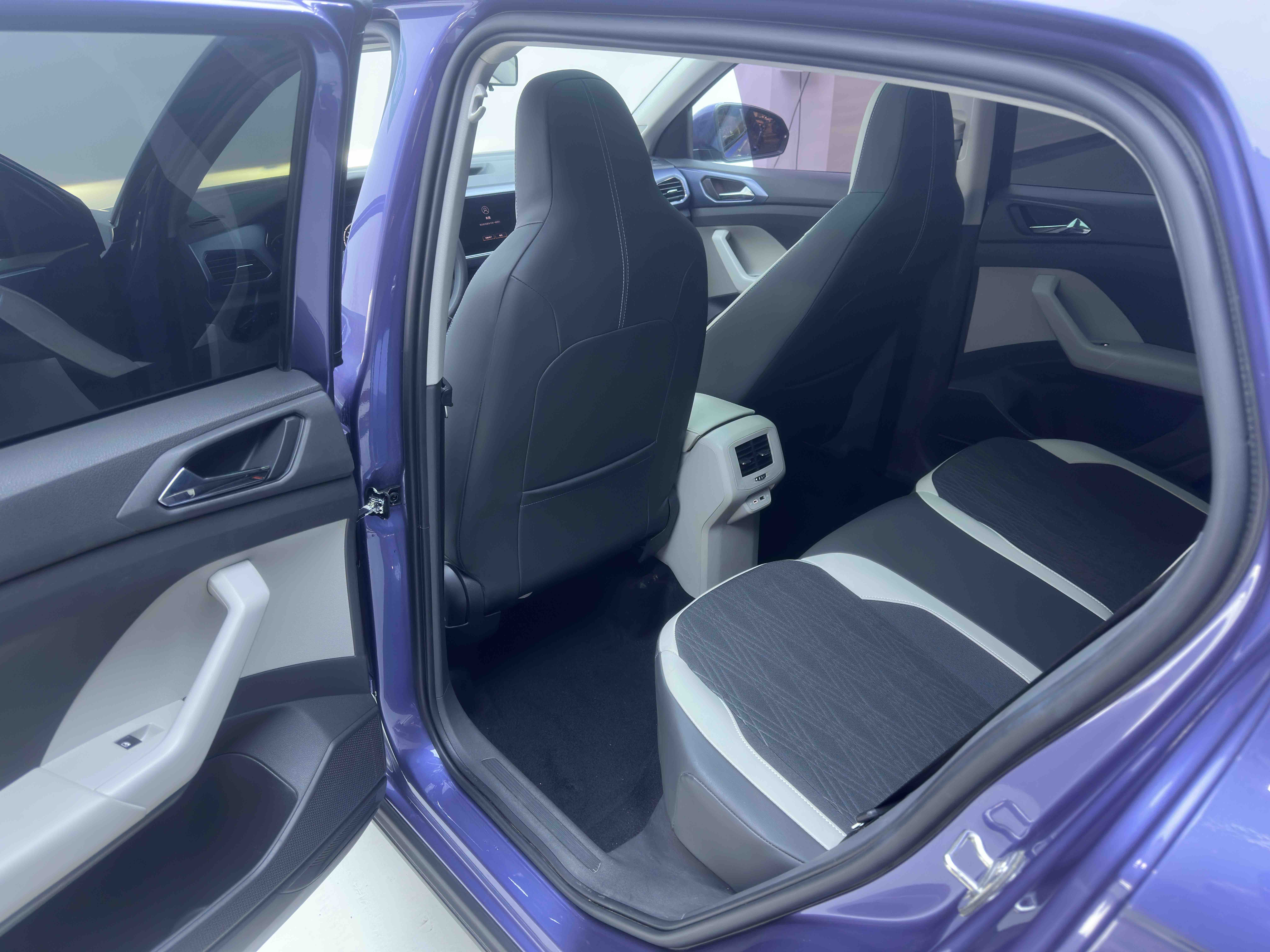 Volkswagen T-Cross 2021 car image #10