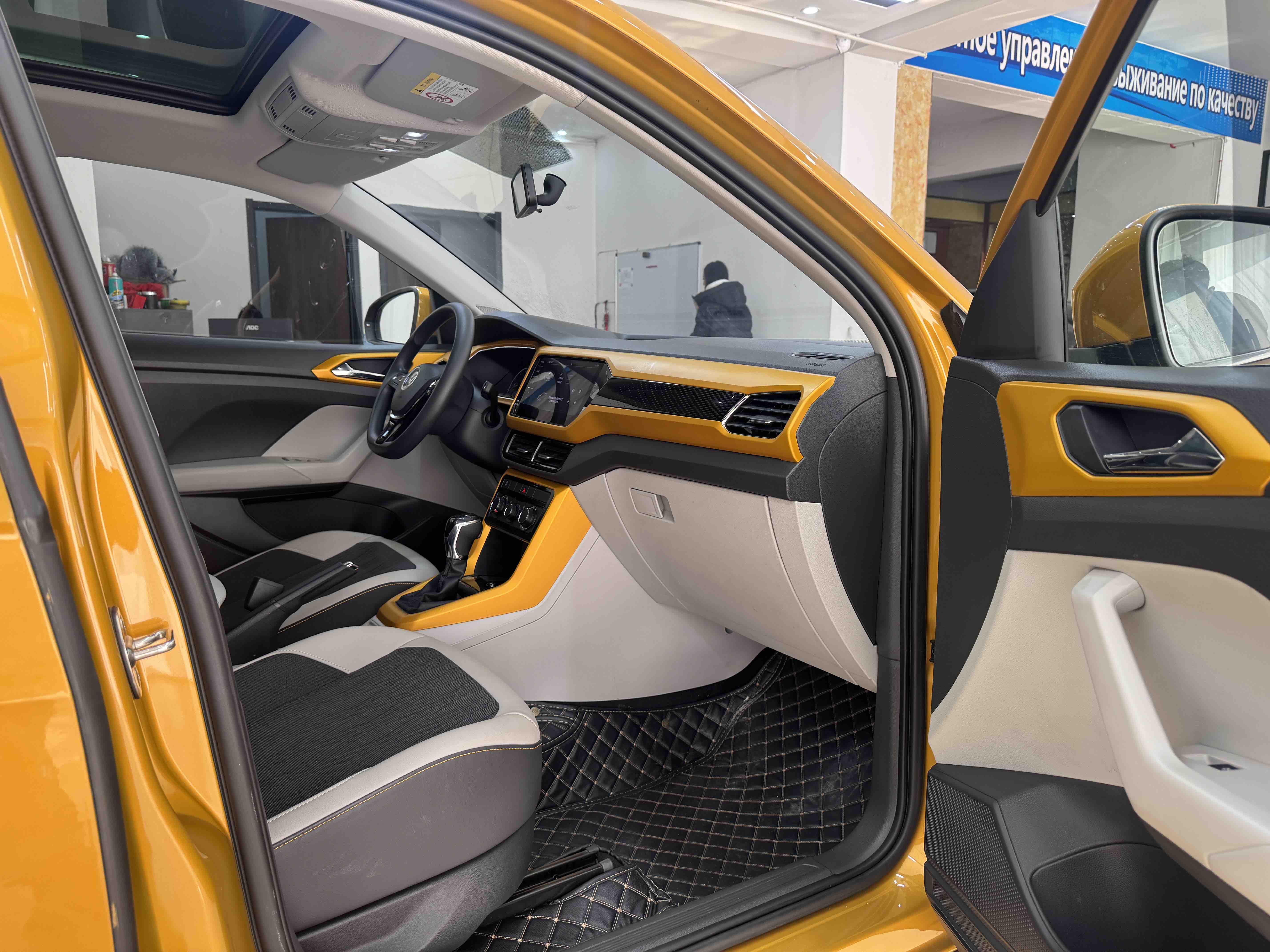 Volkswagen T-Cross 2021 car image #10