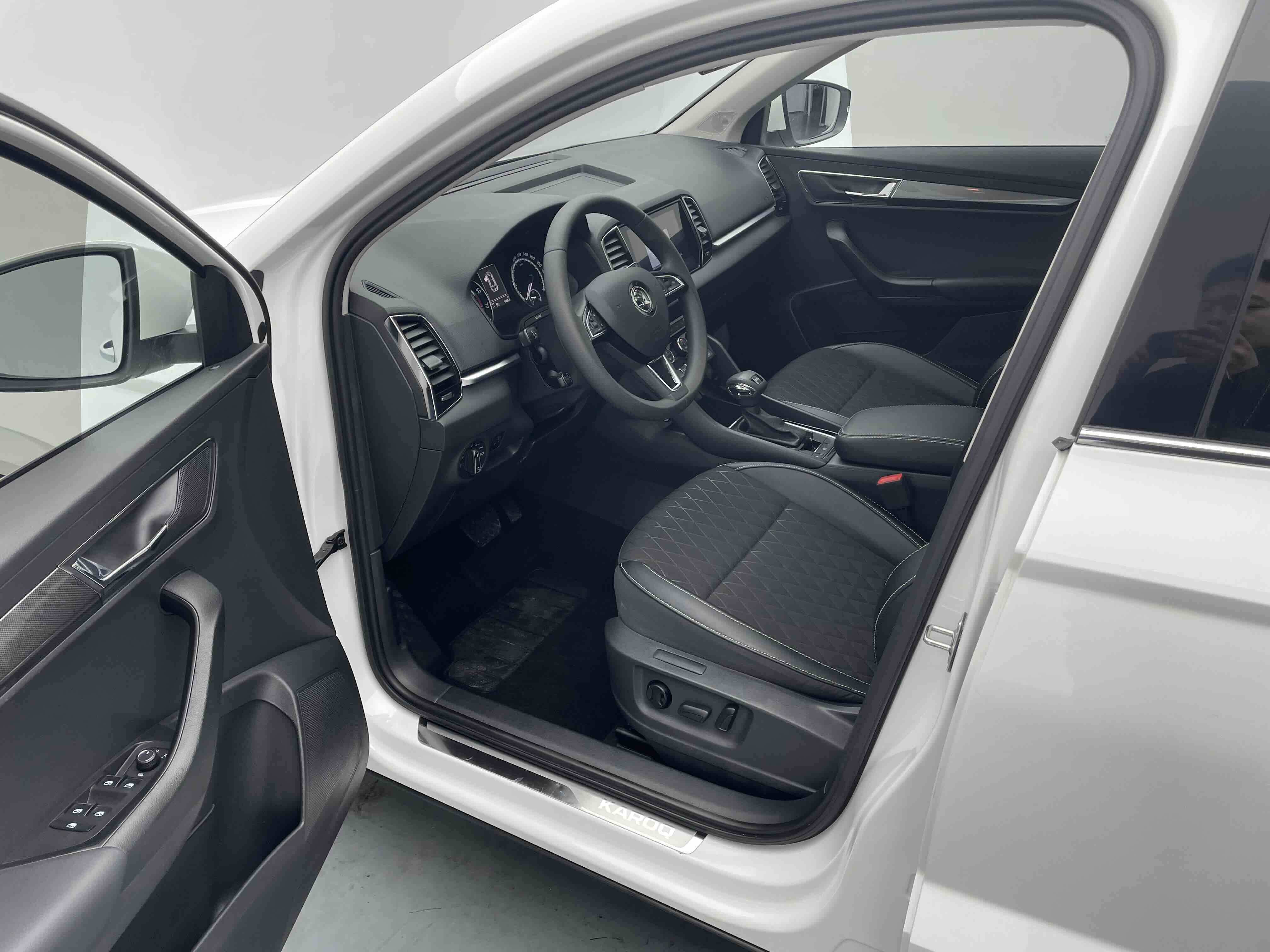 Skoda Karoq 2021 изображение автомобиля #10