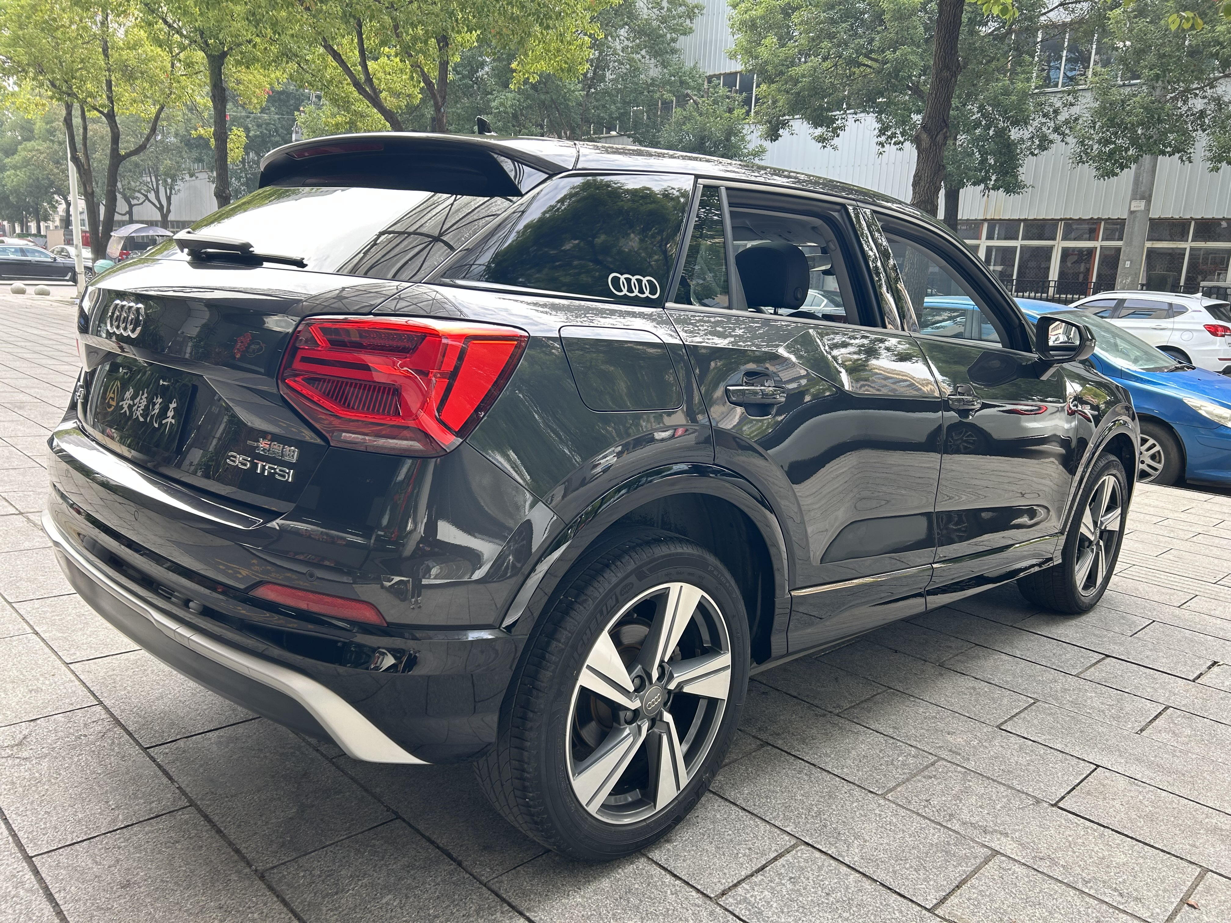 Audi Q2L 2021 car image #10