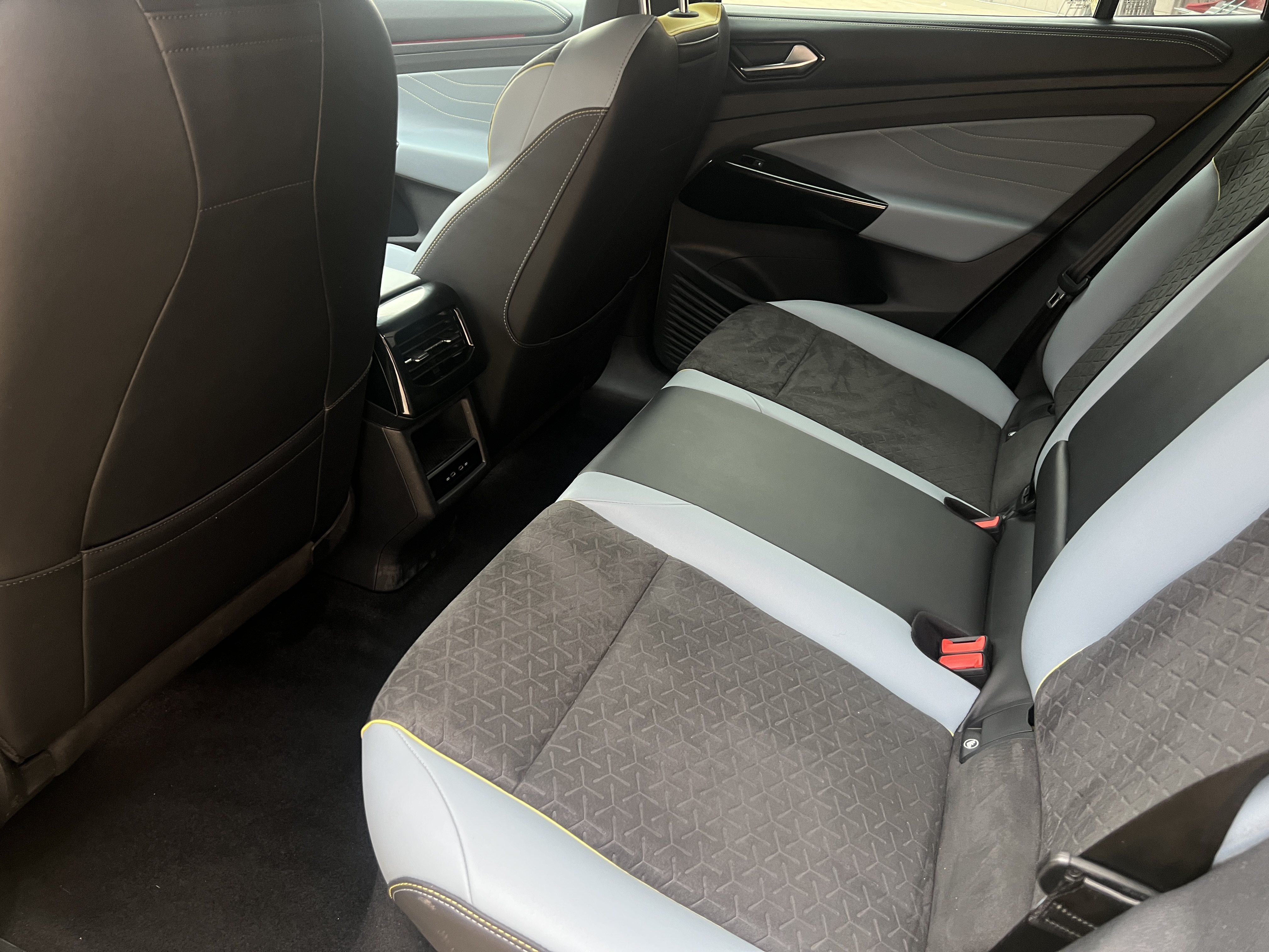 Volkswagen ID.4 X 2021 immagine di auto #10