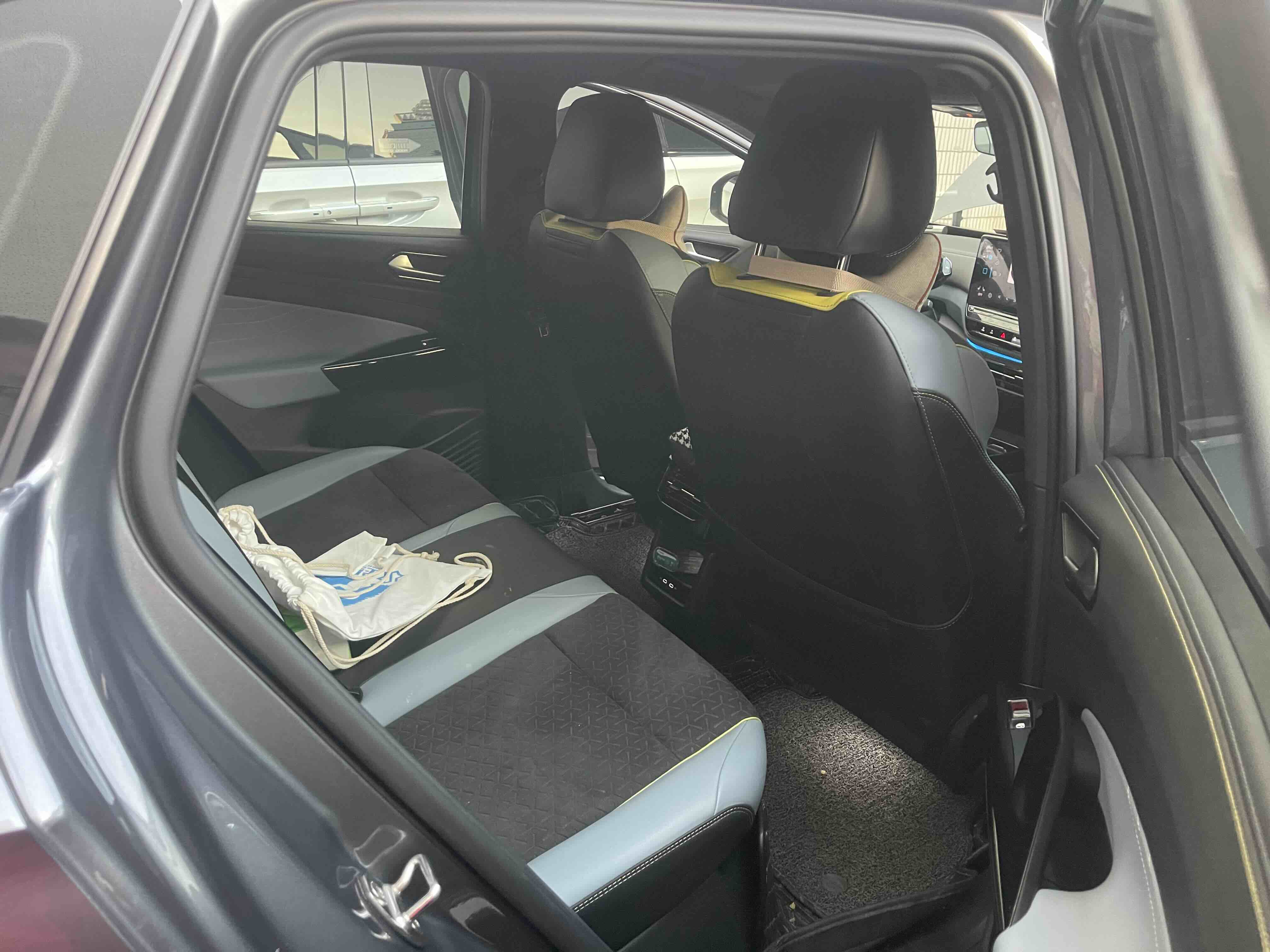 Volkswagen ID.4 X 2022 immagine di auto #10