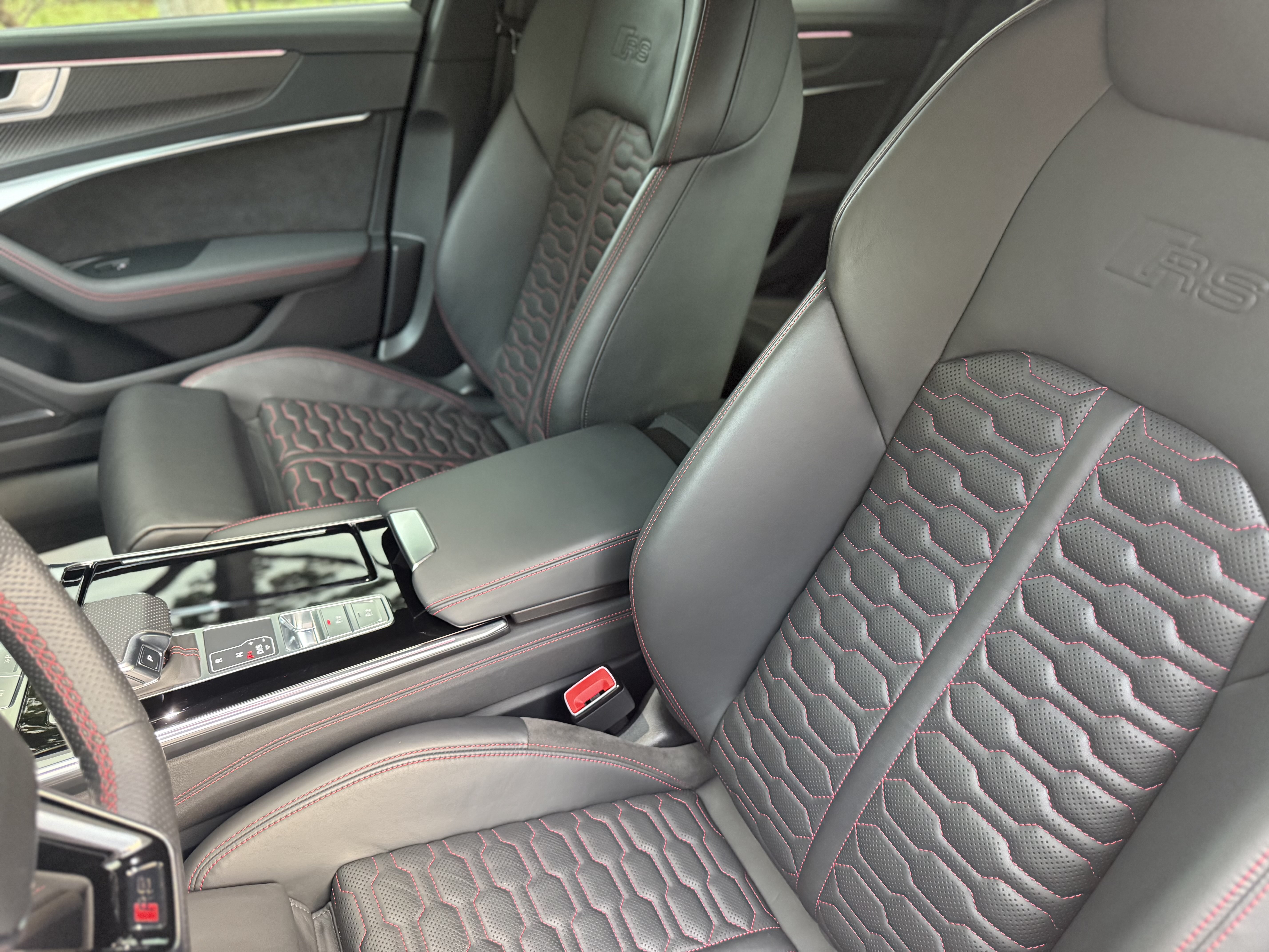 Audi RS 6 2021 car image #10