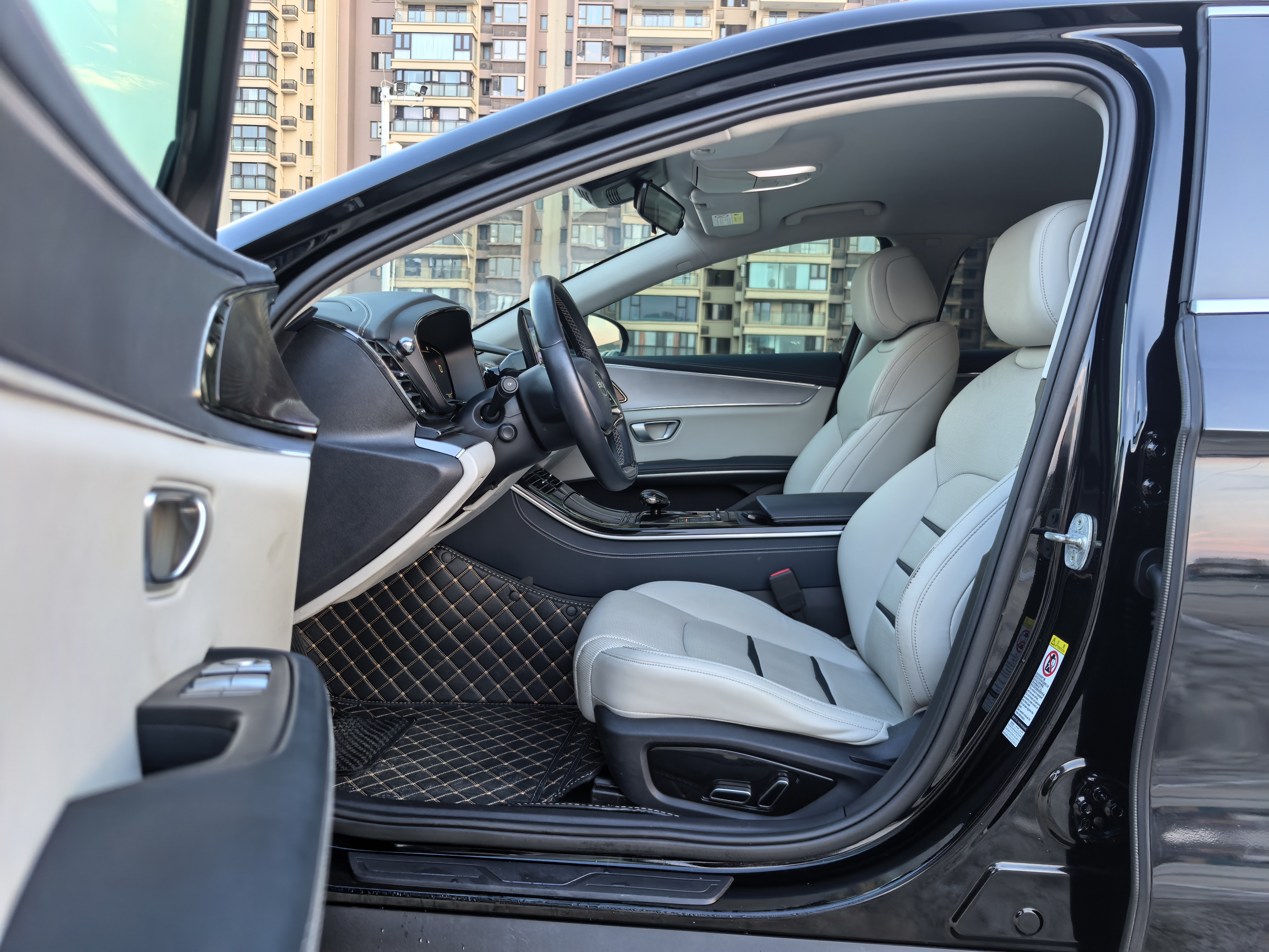 BYD e9 2021 #10 BYD e9 2021 car image #10