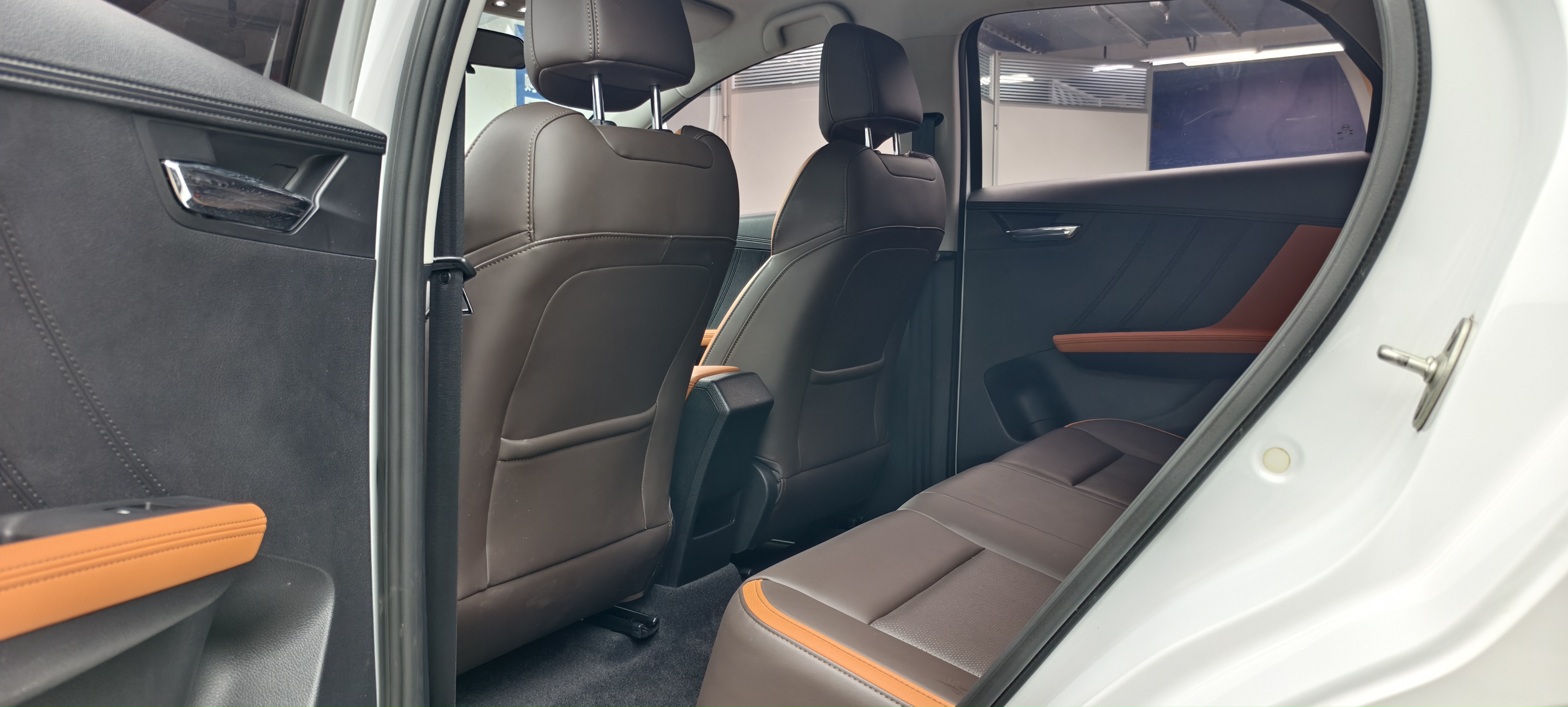 BYD e2 2022 image de voiture #10