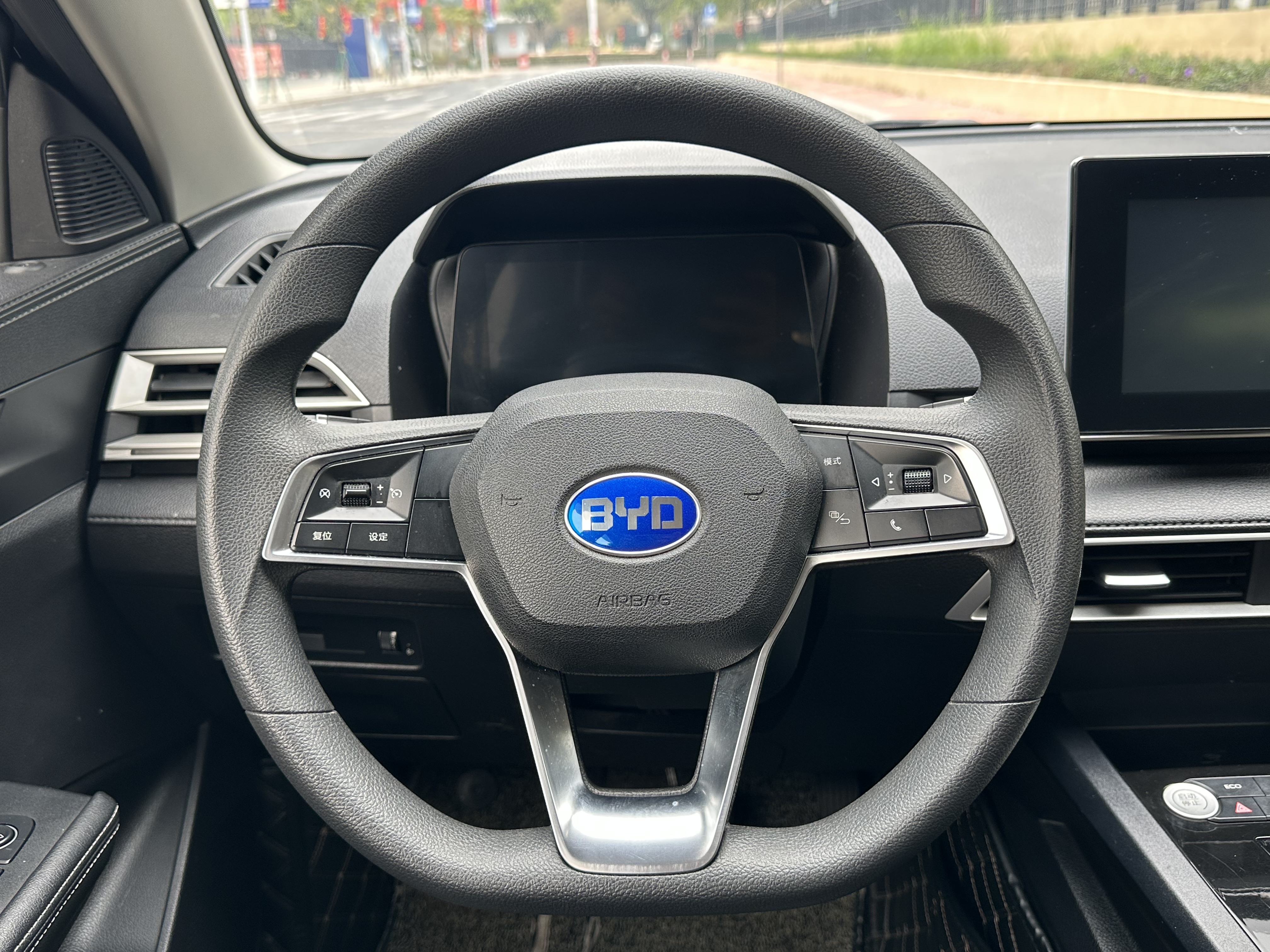 BYD e2 2020 изображение автомобиля #10