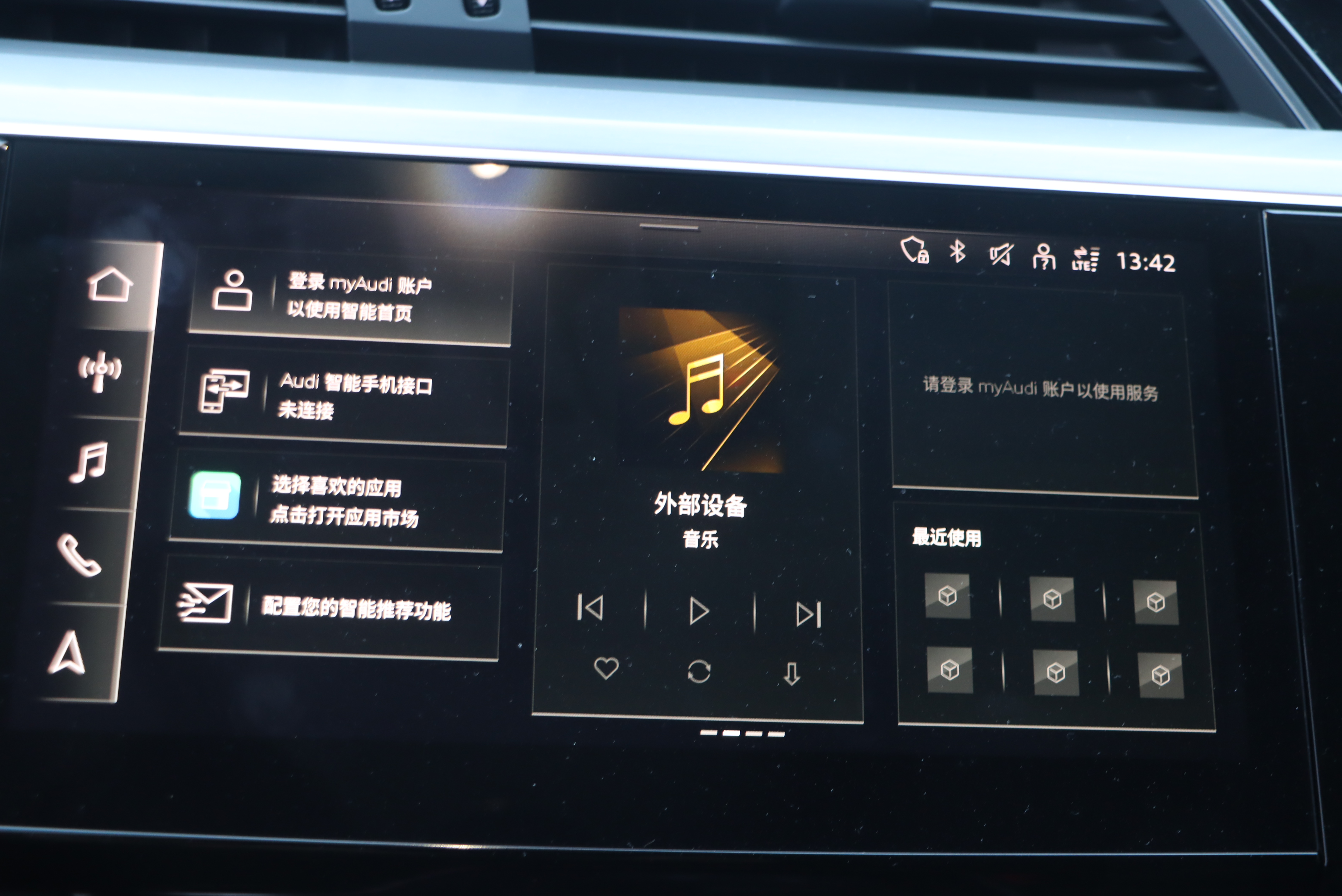 Audi e-tron 2022 car image #10