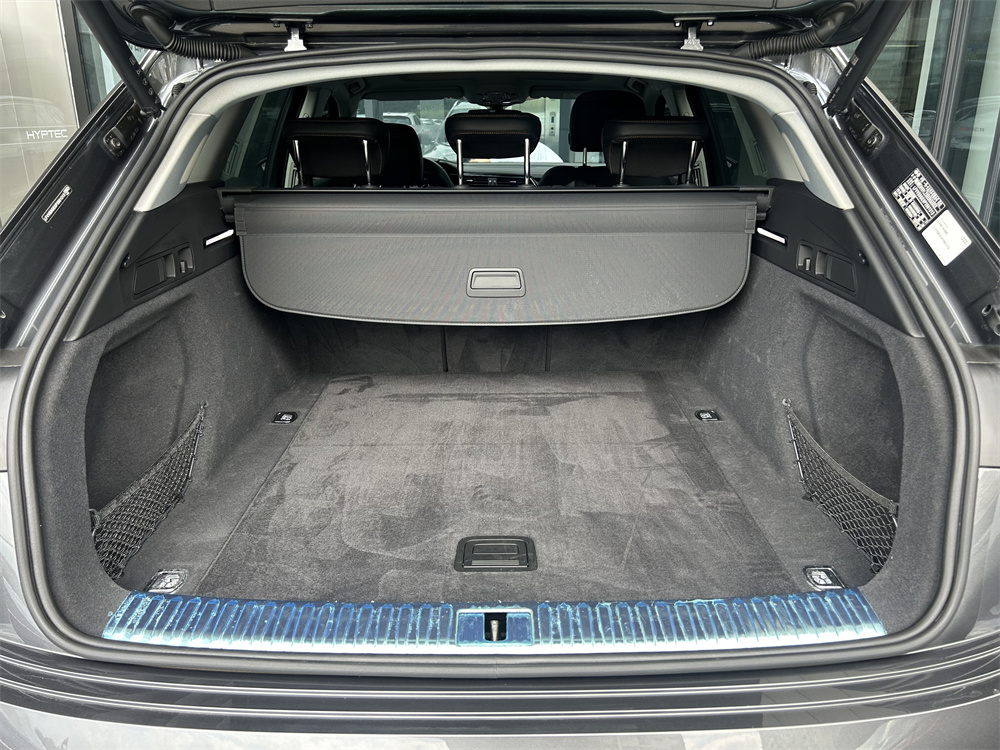 Audi e-tron 2023 car image #10