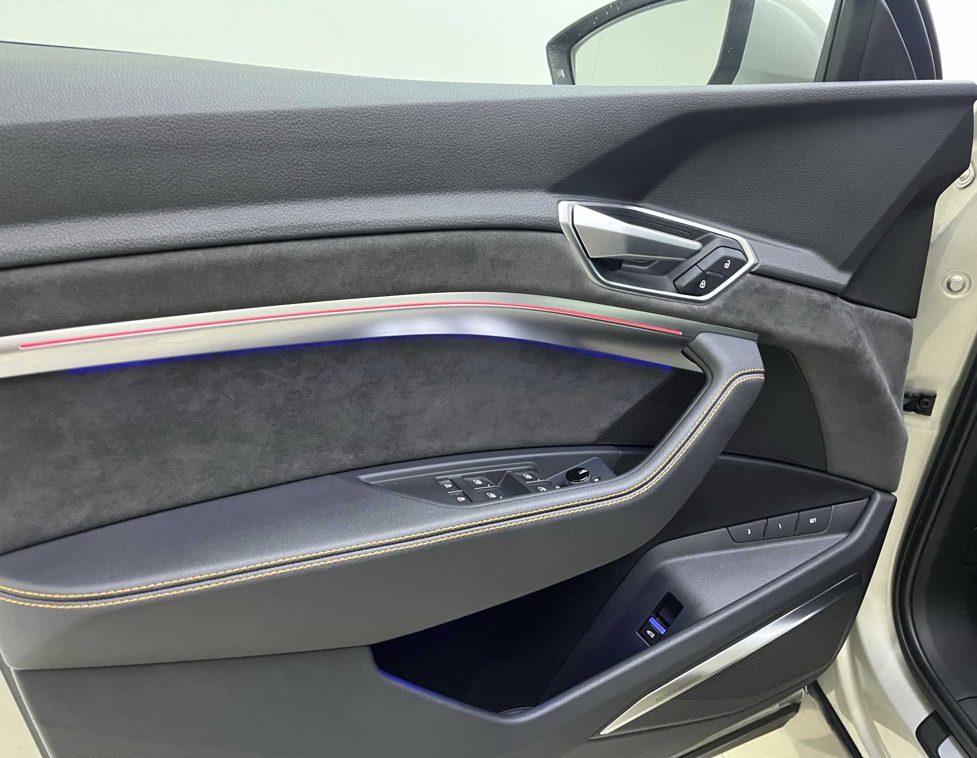 Audi e-tron 2022 car image #10