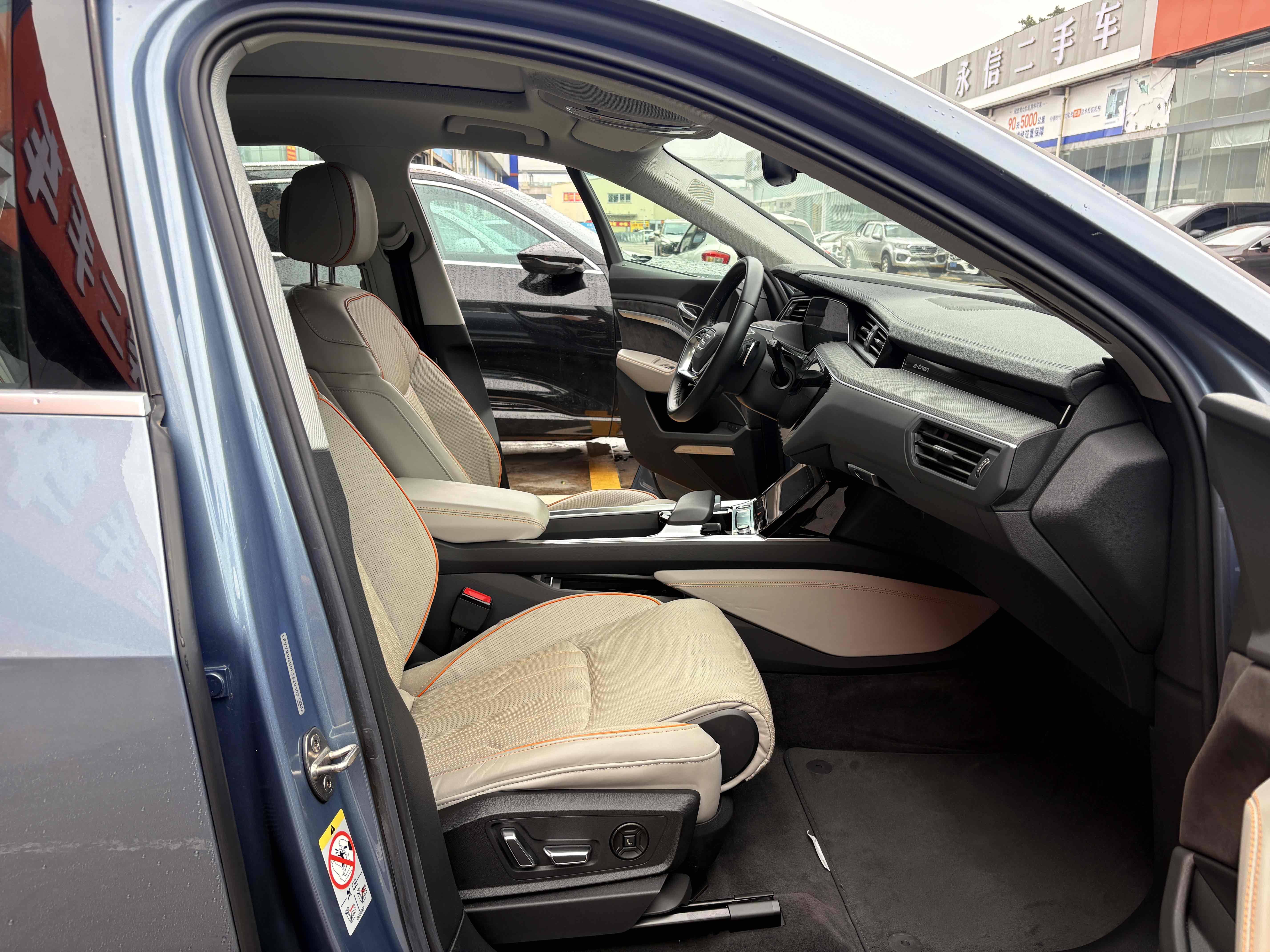 Audi e-tron 2021 изображение автомобиля #10