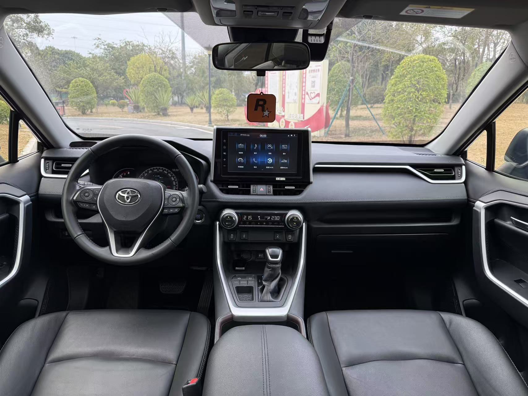 Toyota RAV4 2021 car image #10