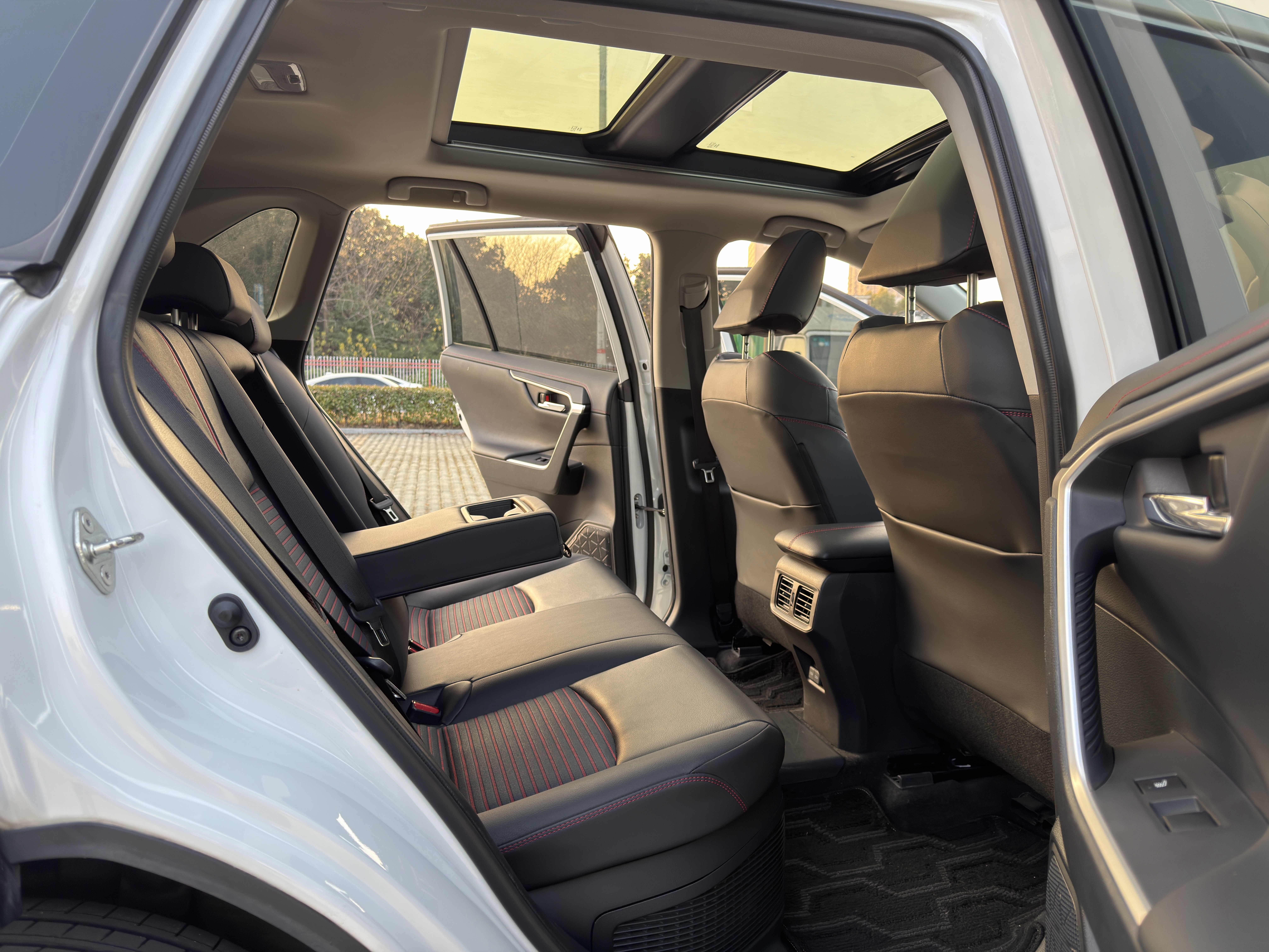 Toyota RAV4 Hybird E+ 2021 immagine di auto #10