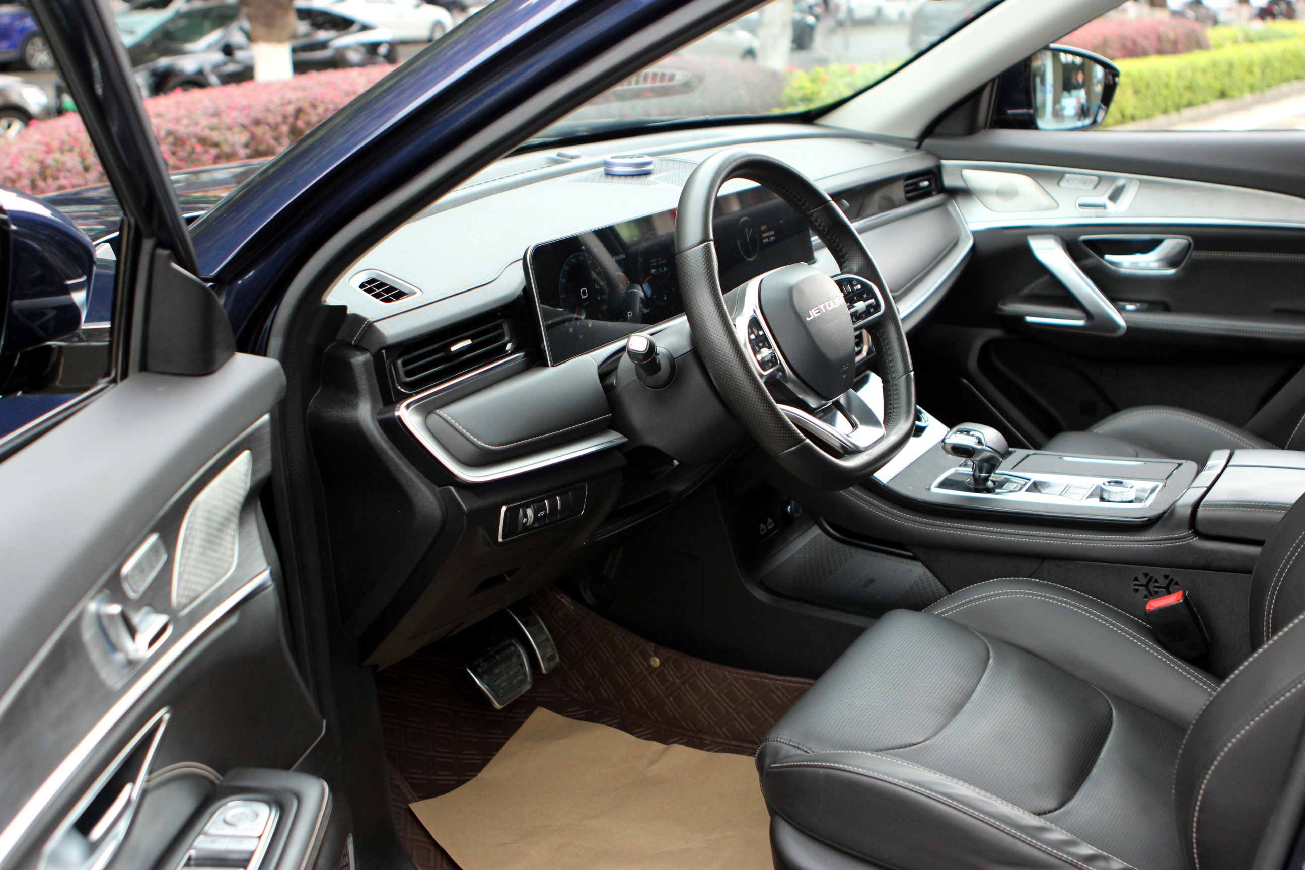 X70 PLUS 2022 car image #10