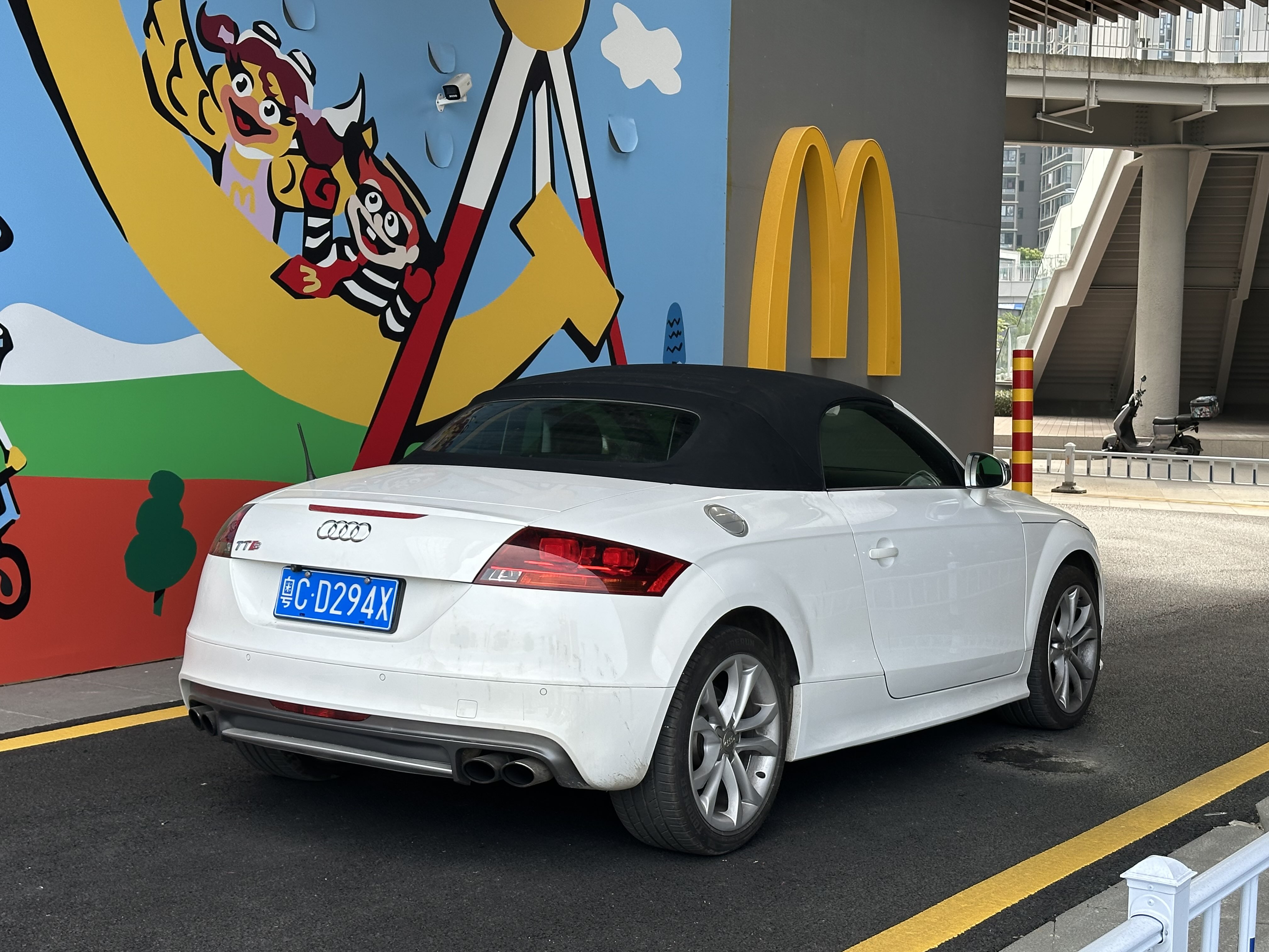 Audi TTS 2015 car image #10