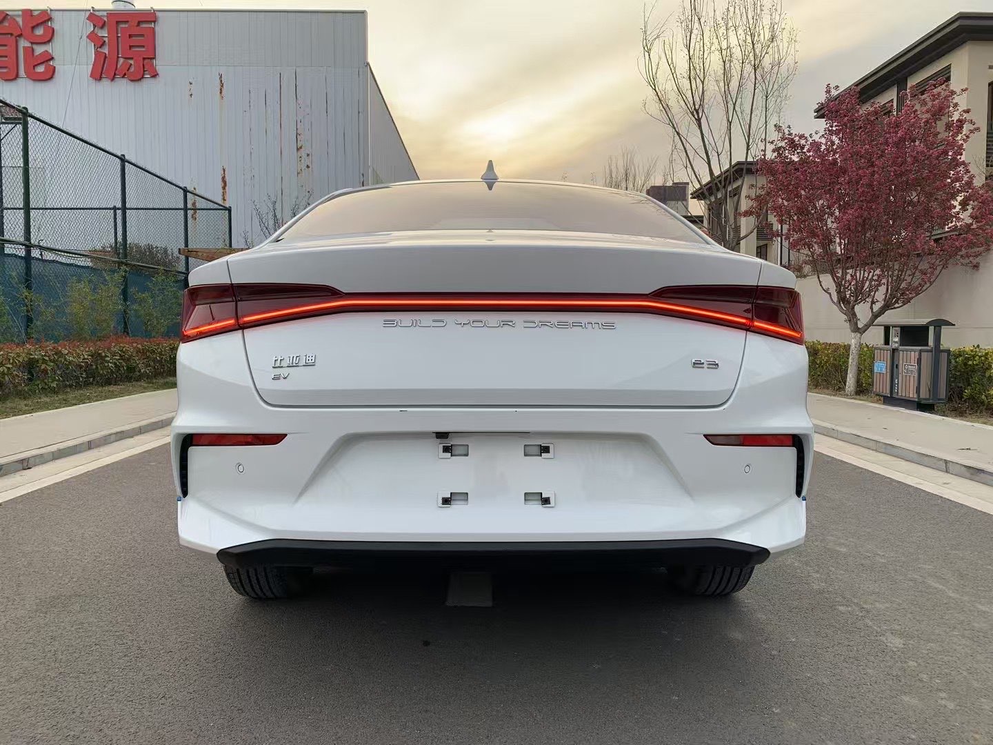 BYD e3 2023 car image #10