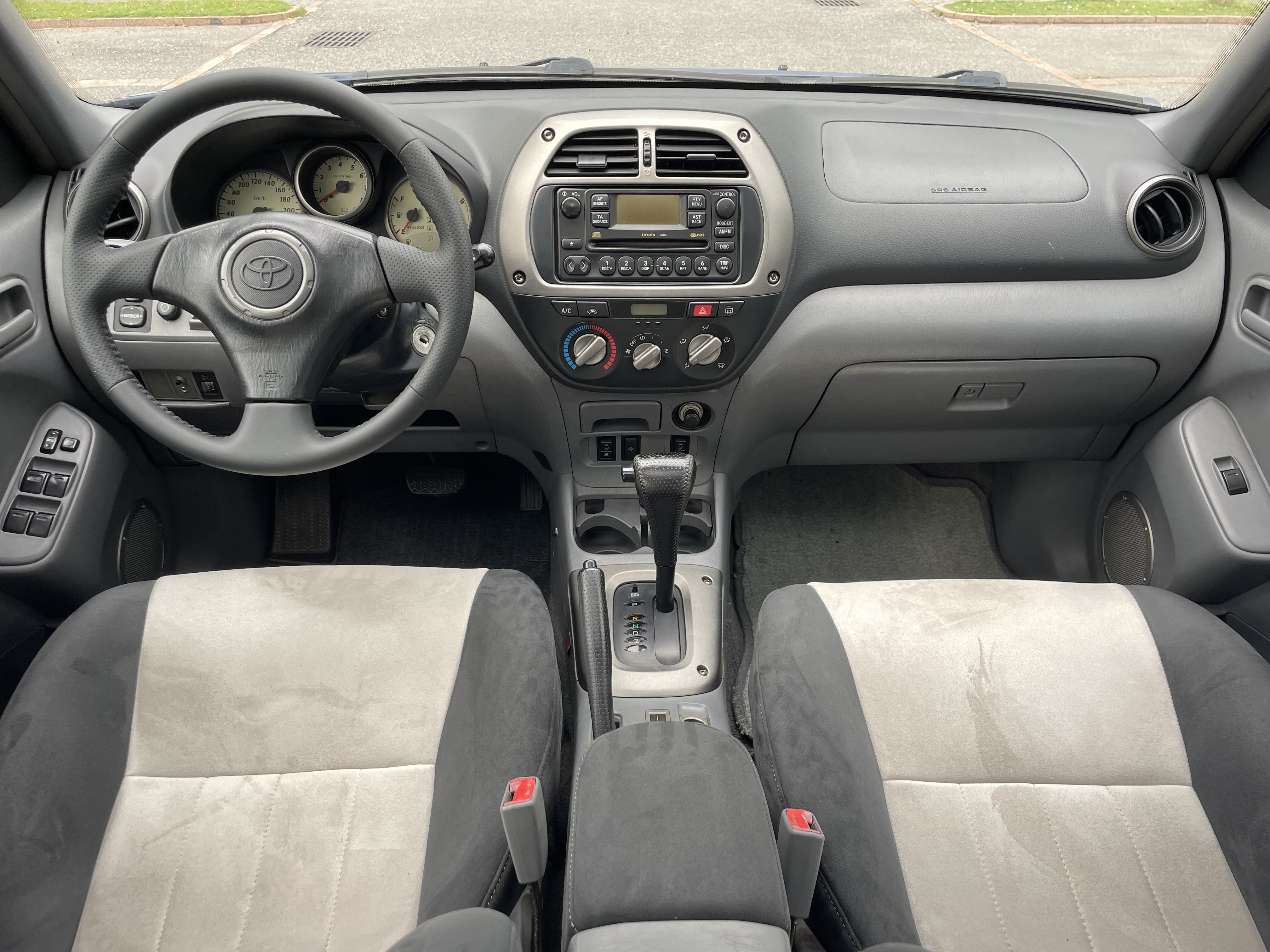 Toyota RAV4 (Imported) 2004 изображение автомобиля #10