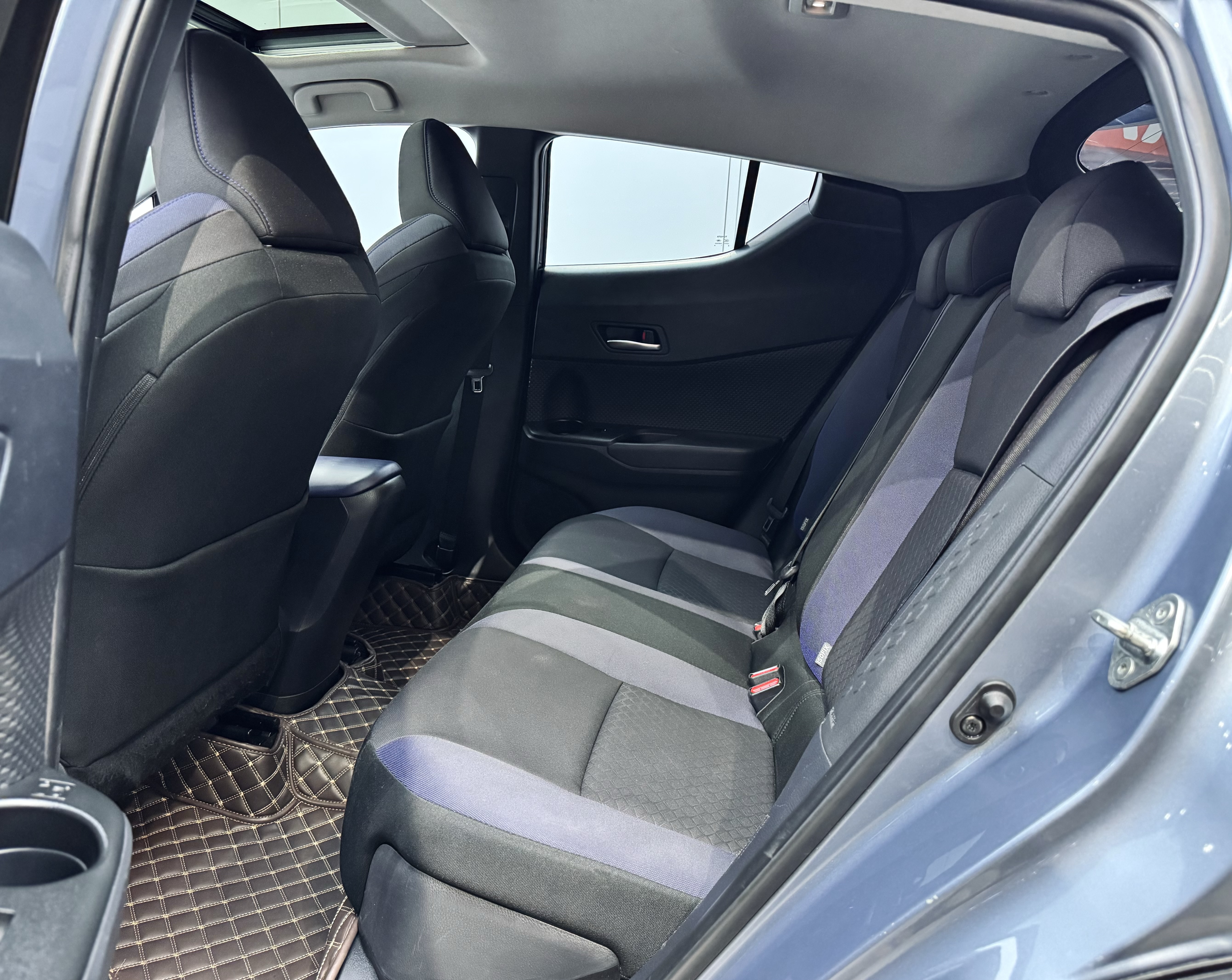 Toyota C-HR 2021 car image #10