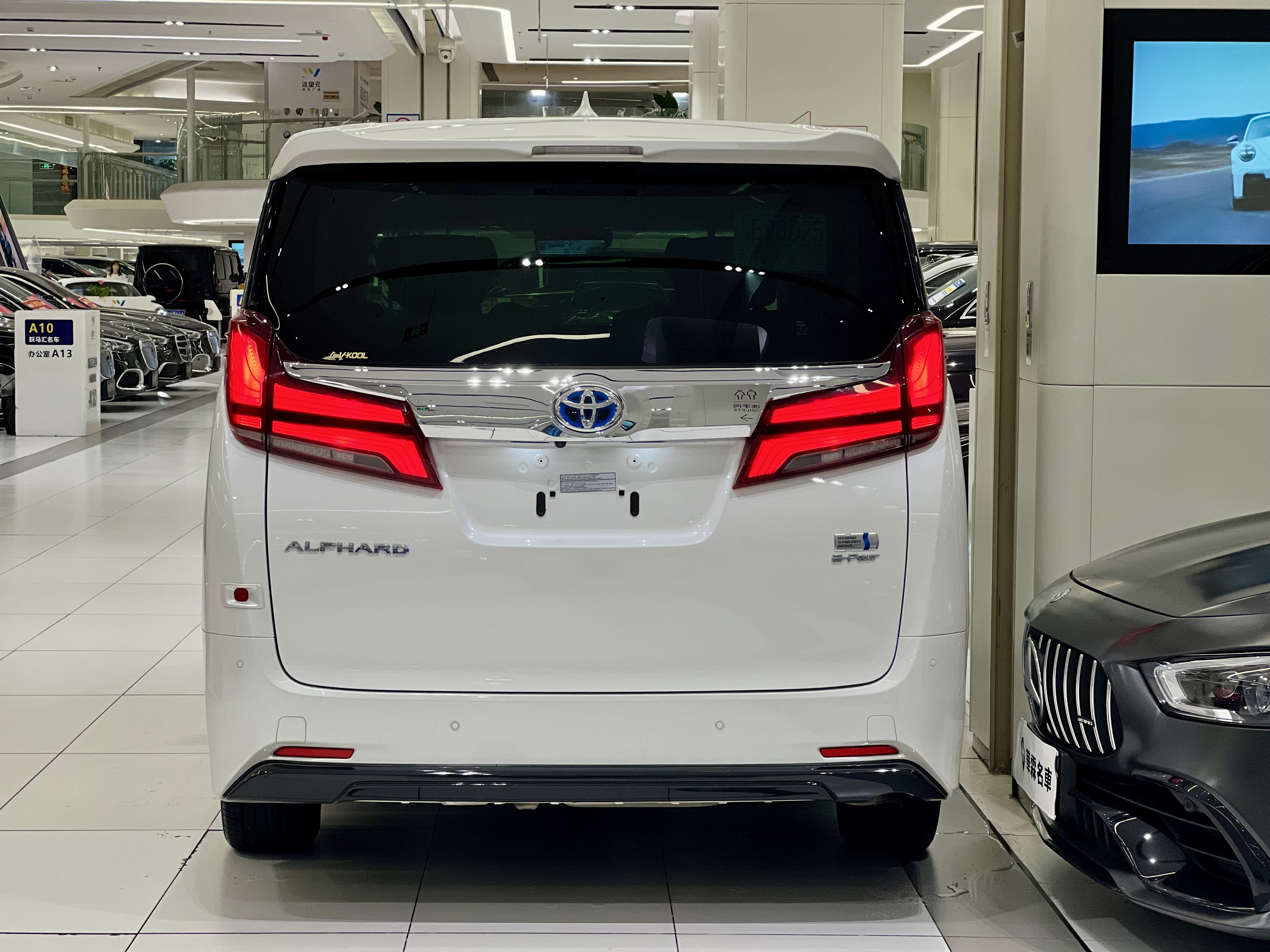 Toyota Alphard 2021 car image #10