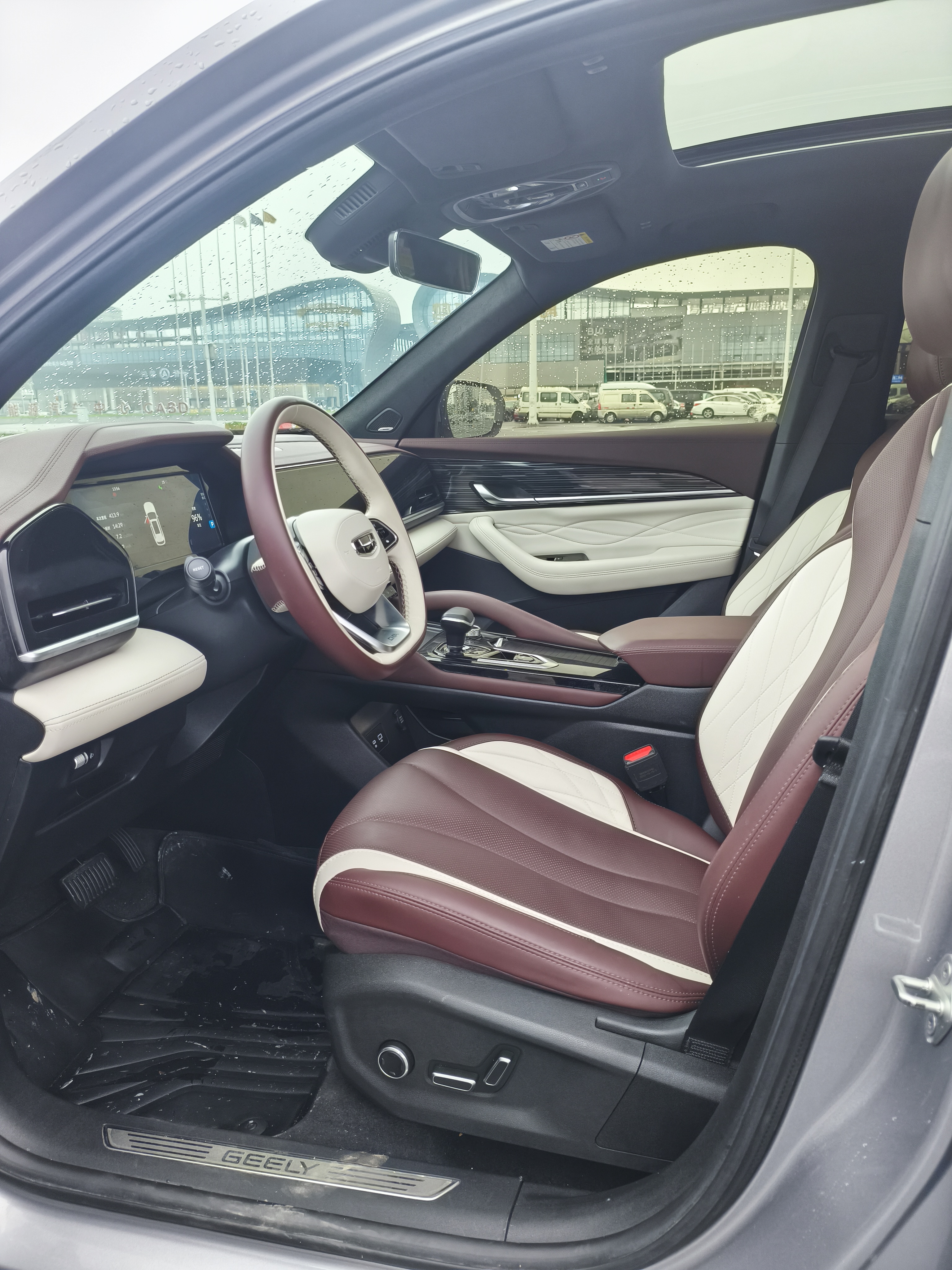 GEELY Tugella 2022 car image #10