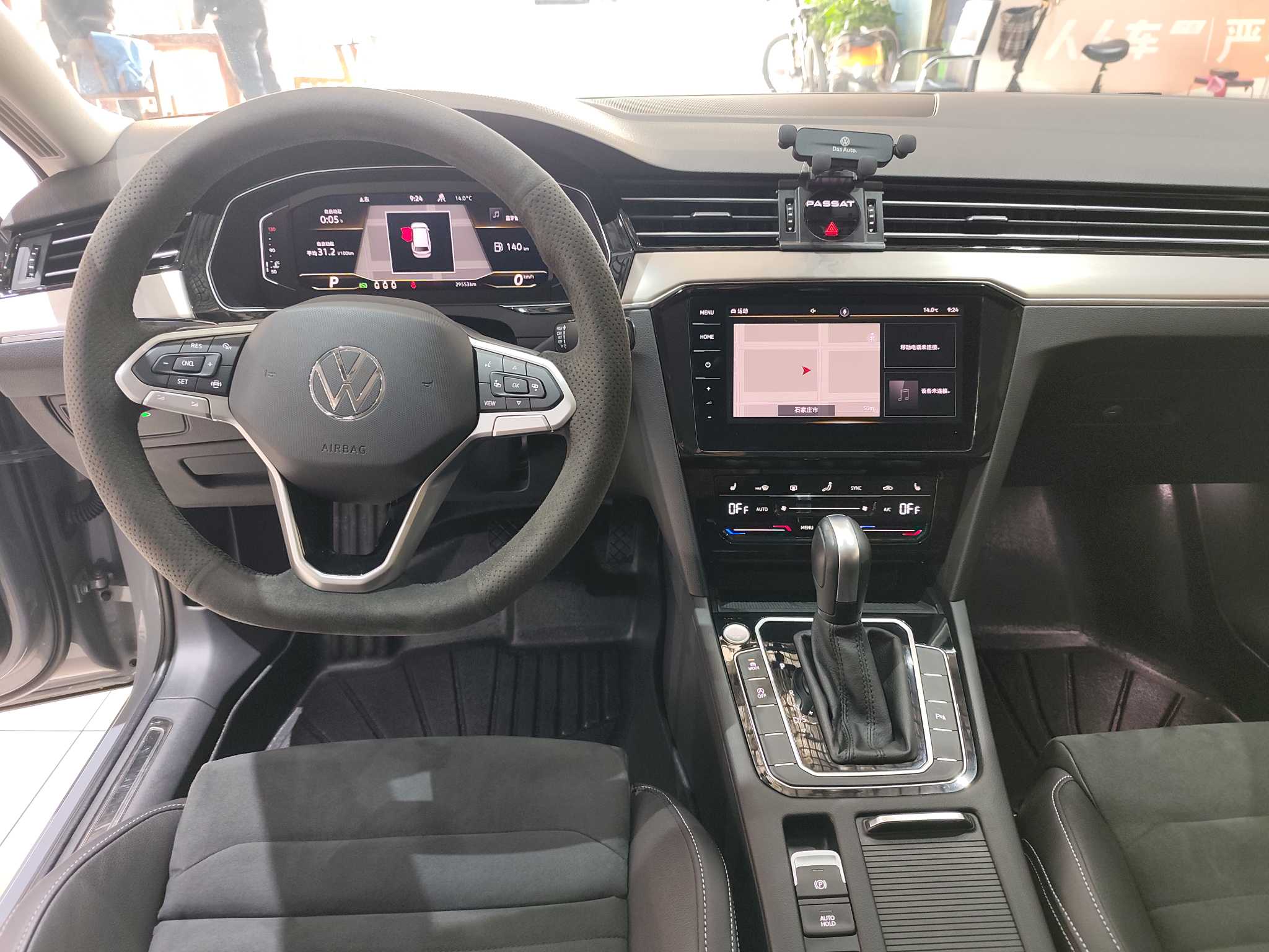 Volkswagen Passat Variant 2023 immagine di auto #10