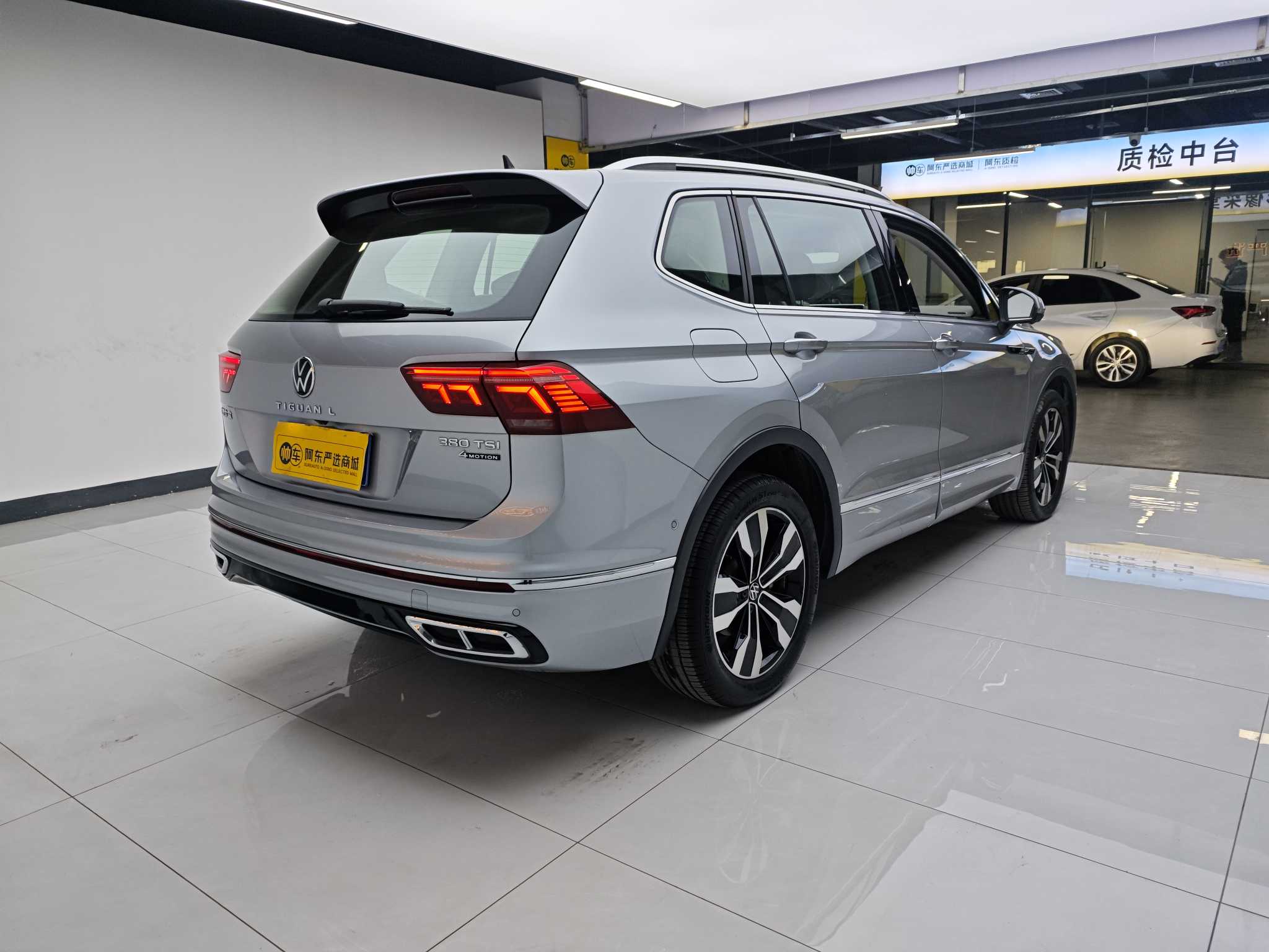 Volkswagen Tiguan L 2021 #10 Volkswagen Tiguan L 2021 car image #10