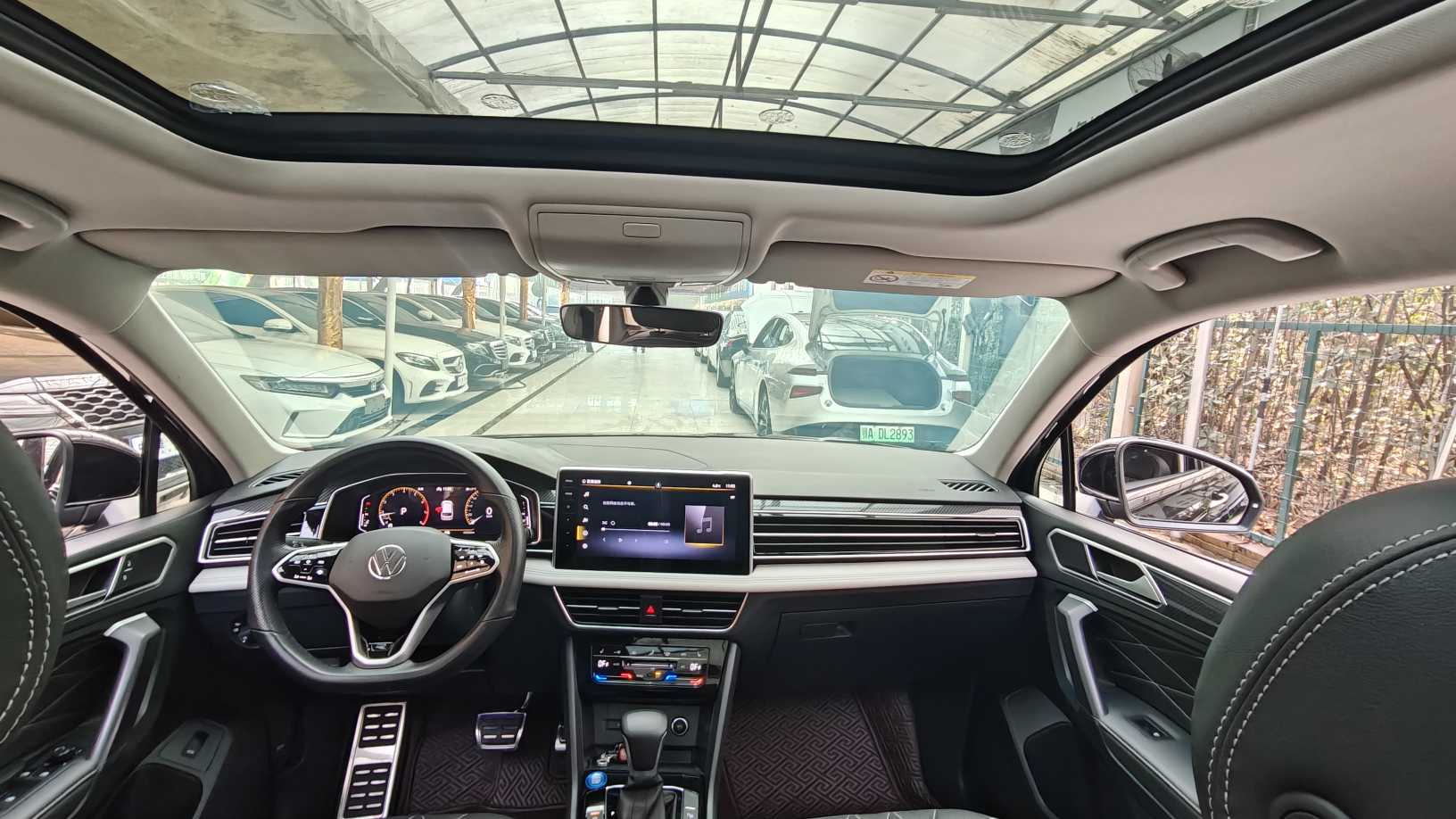 Volkswagen Tiguan L 2022 #10 Volkswagen Tiguan L 2022 car image #10