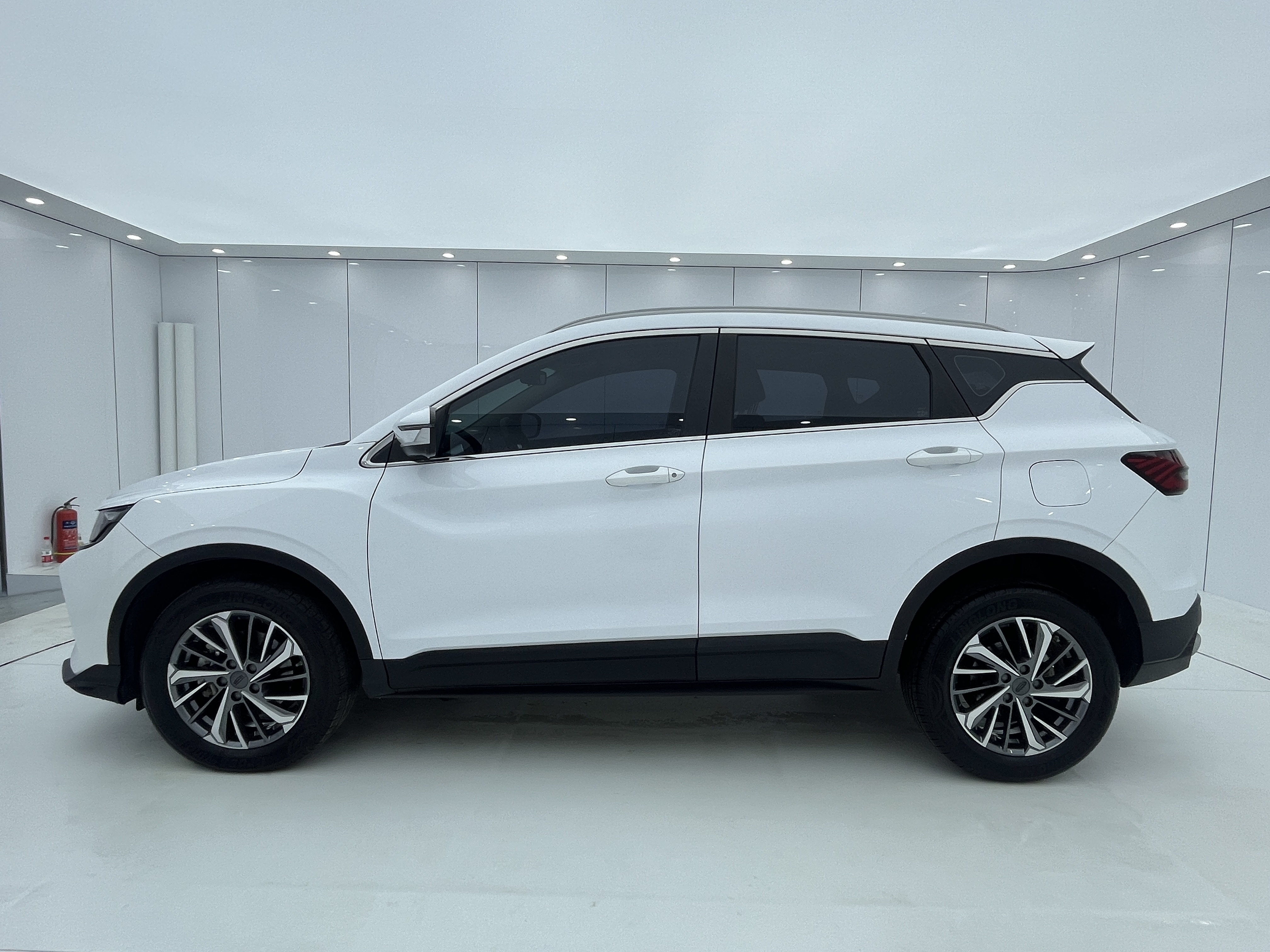 GEELY Coolray 2022 car image #10