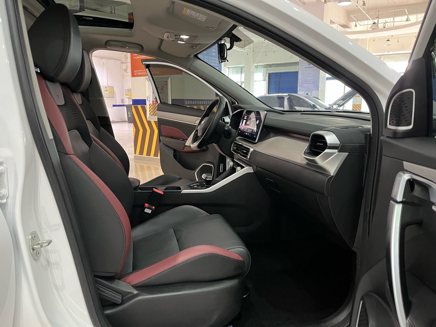 GEELY Coolray 2023 car image #10