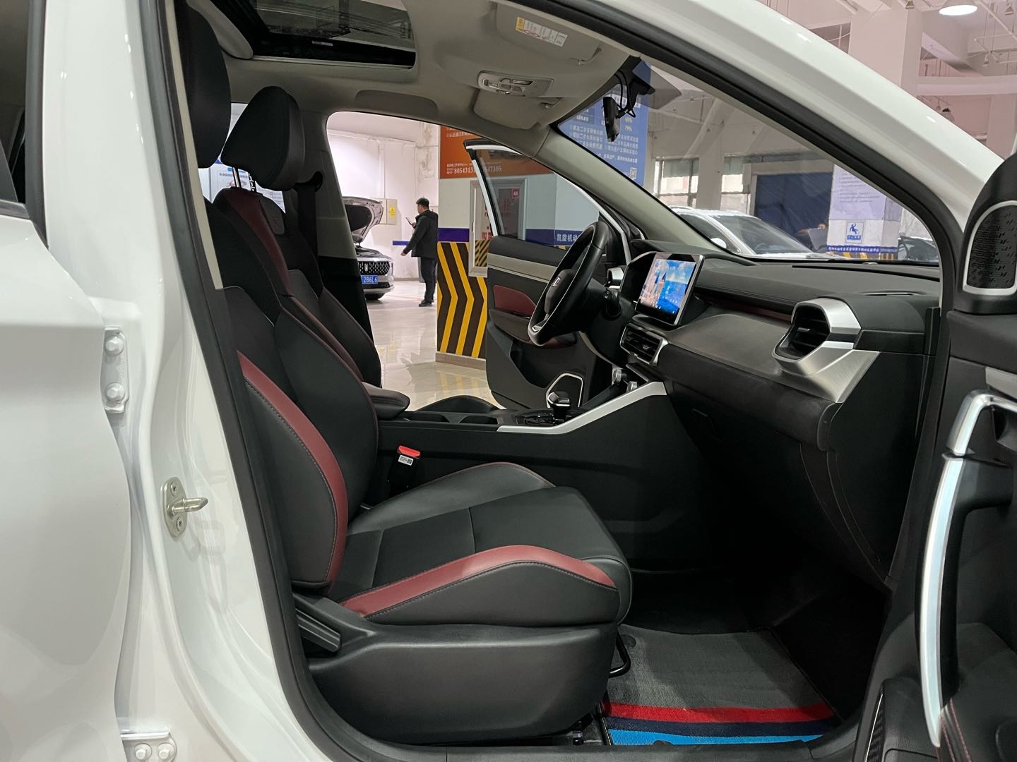 GEELY Coolray 2022 car image #10