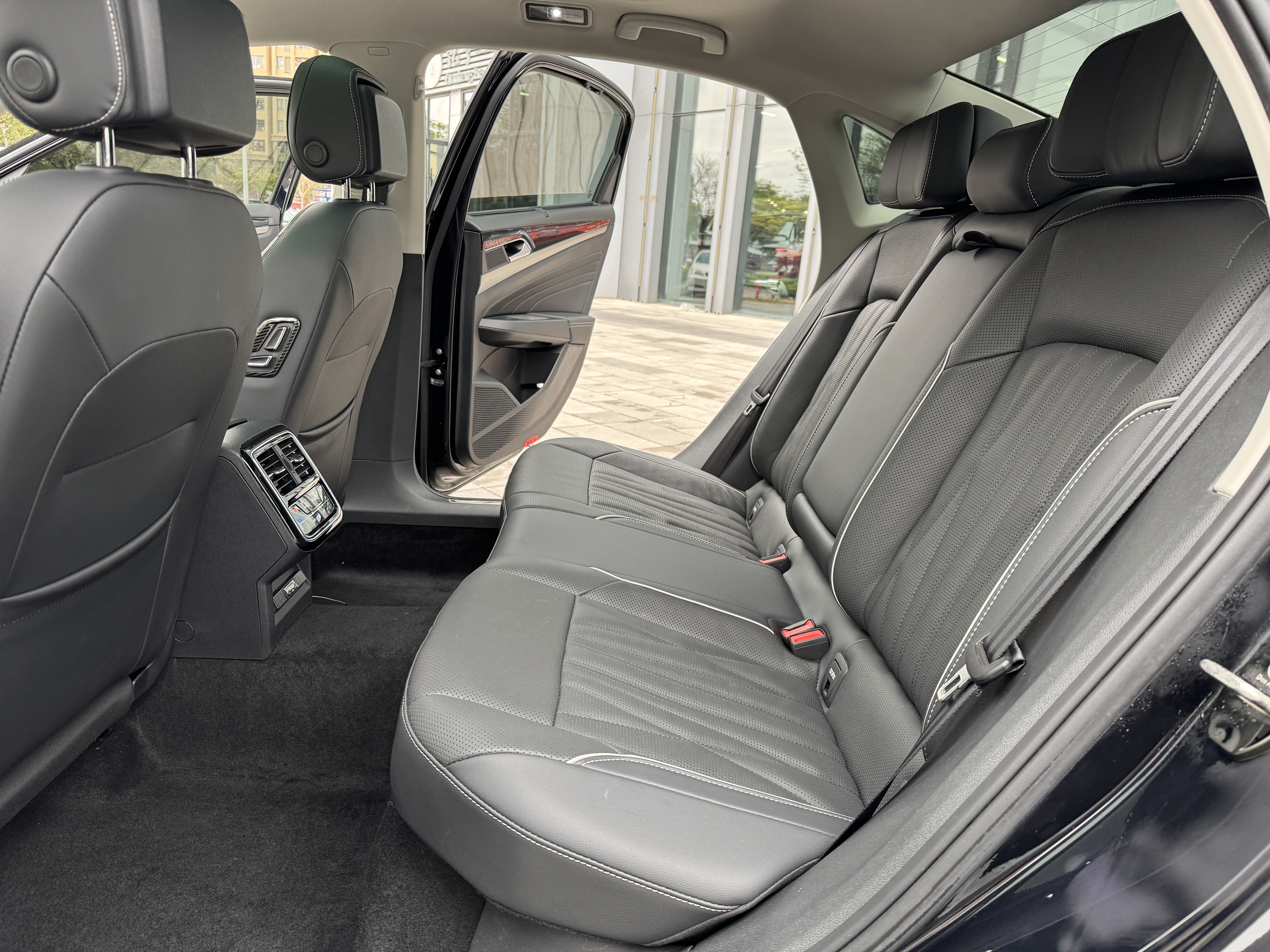 Volkswagen Passat 2022 car image #10