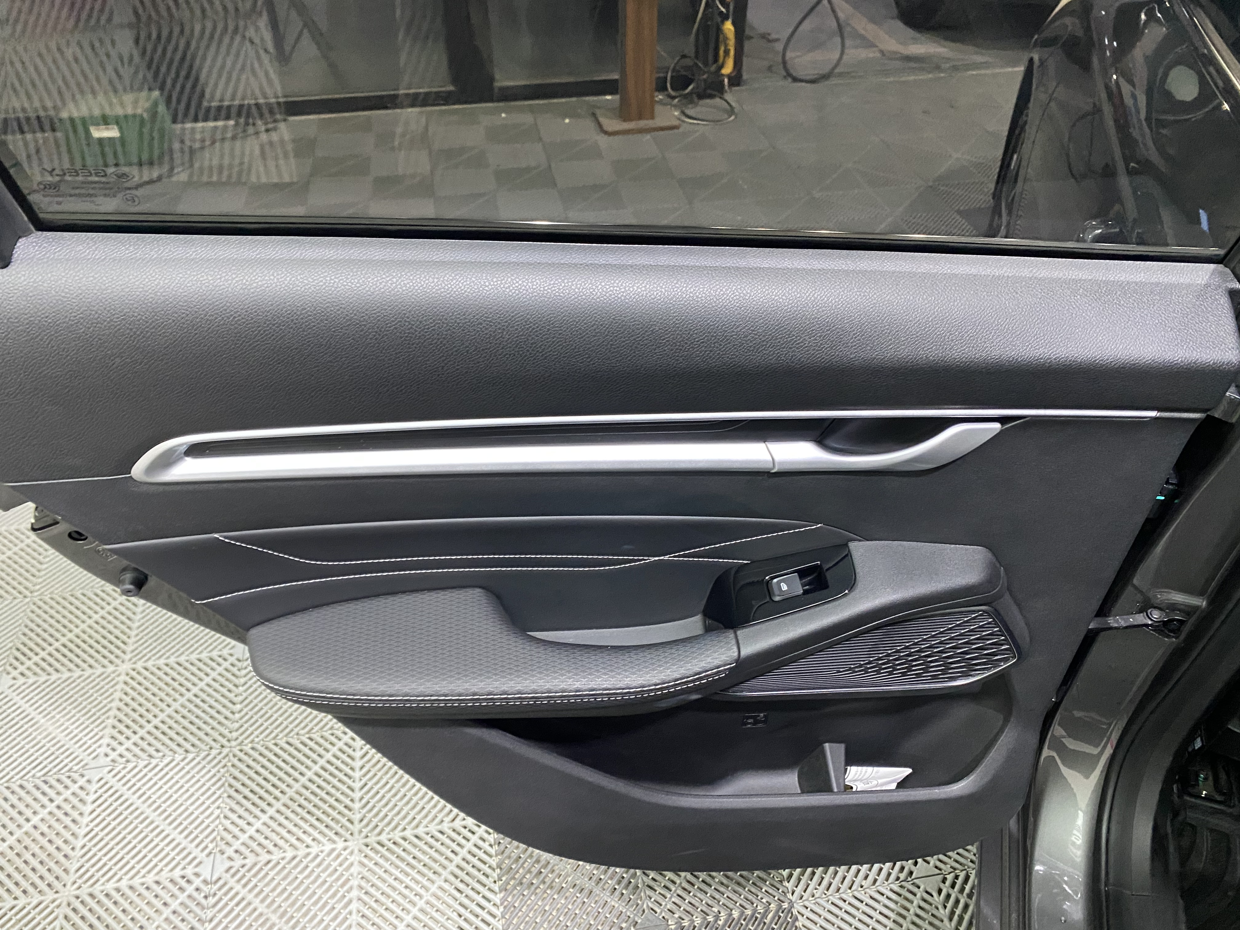 Emgrand 2023 car image #10